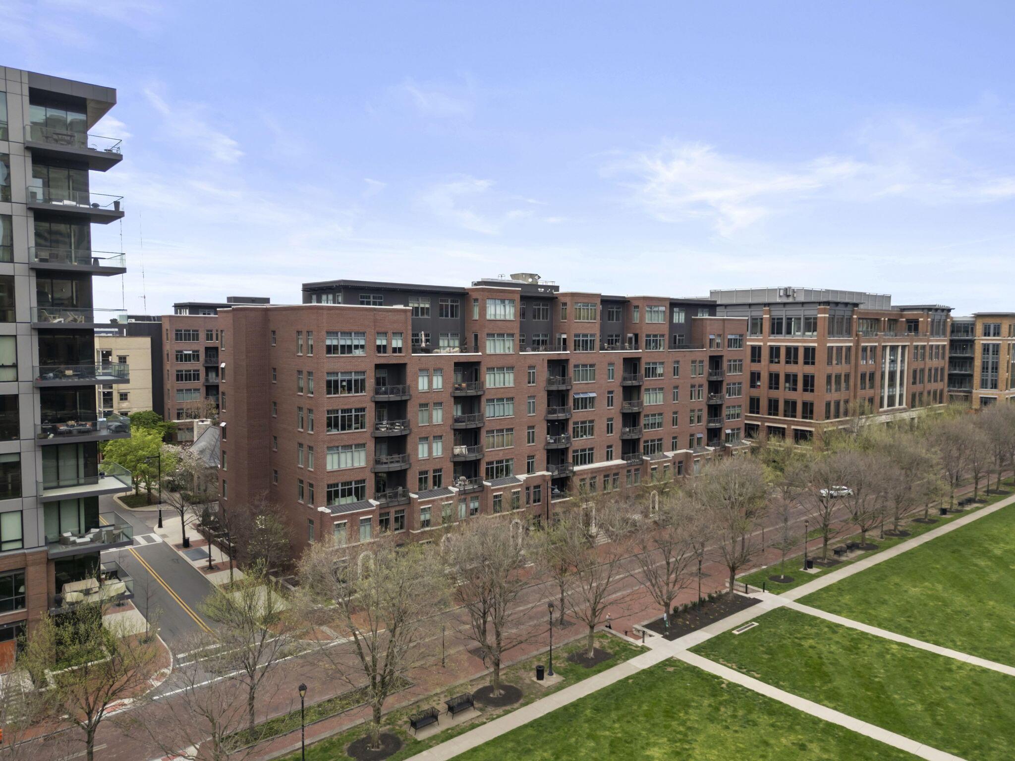 250 Daniel Burnham Square, 710