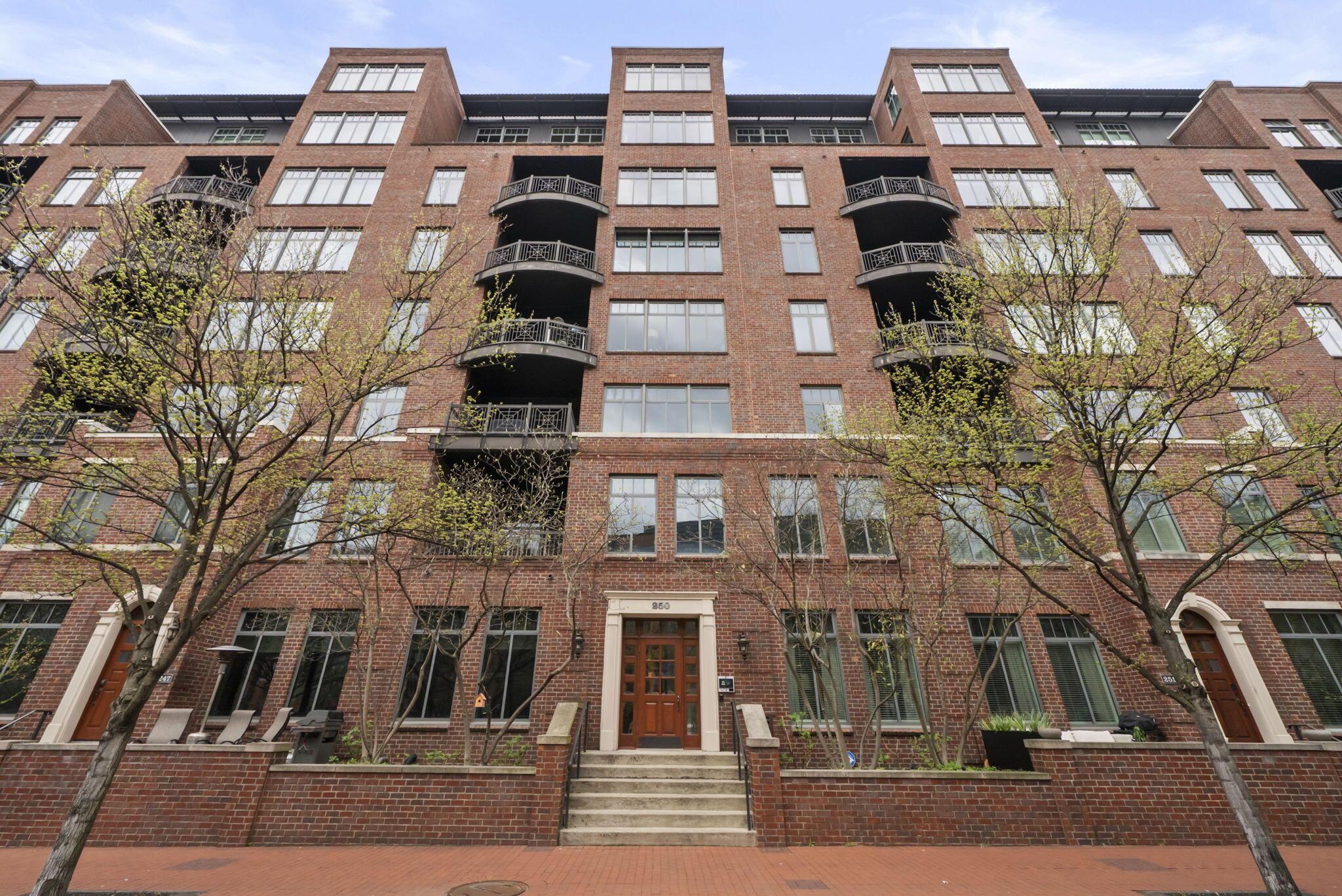 250 Daniel Burnham Square, 710