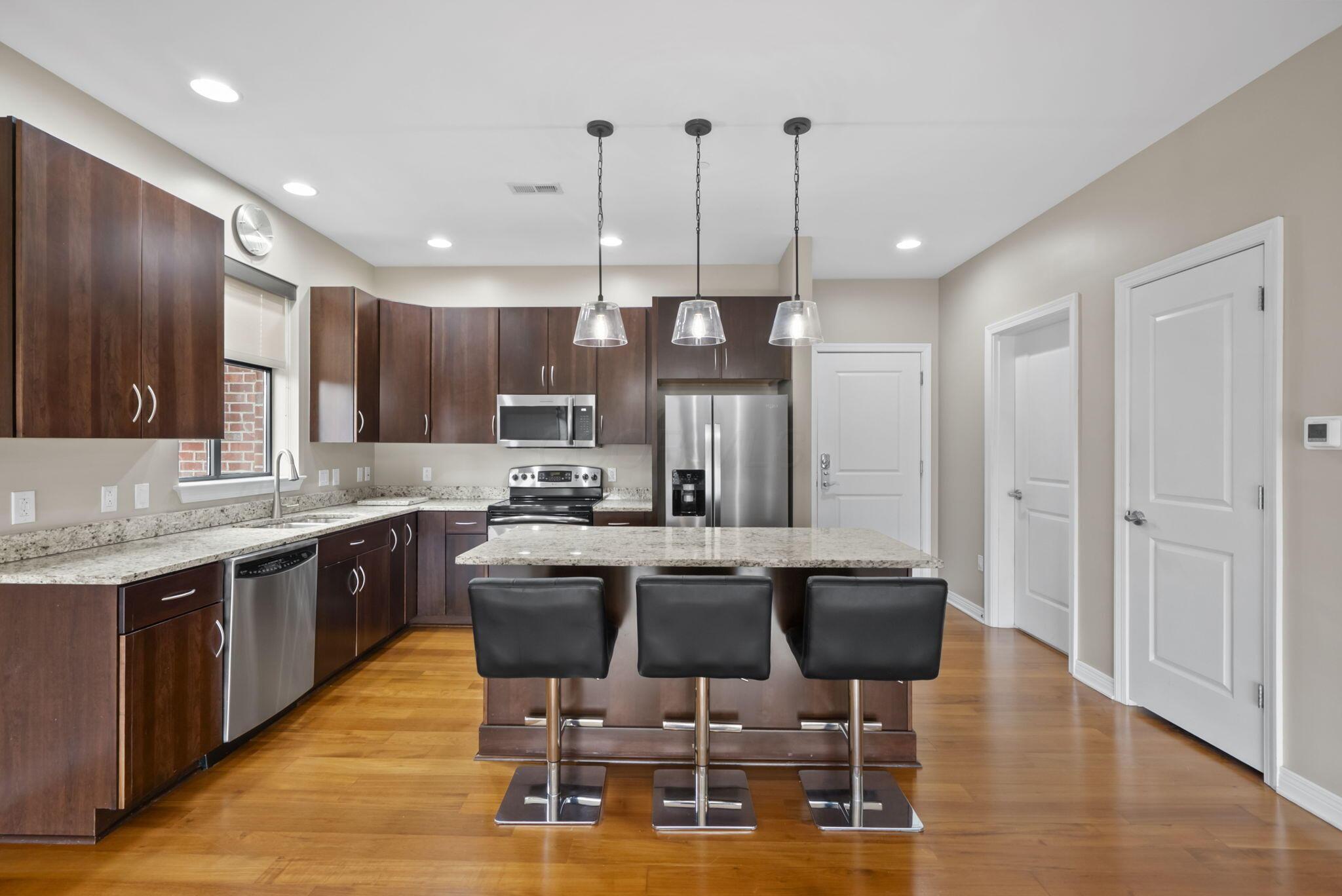 250 Daniel Burnham Square, 710