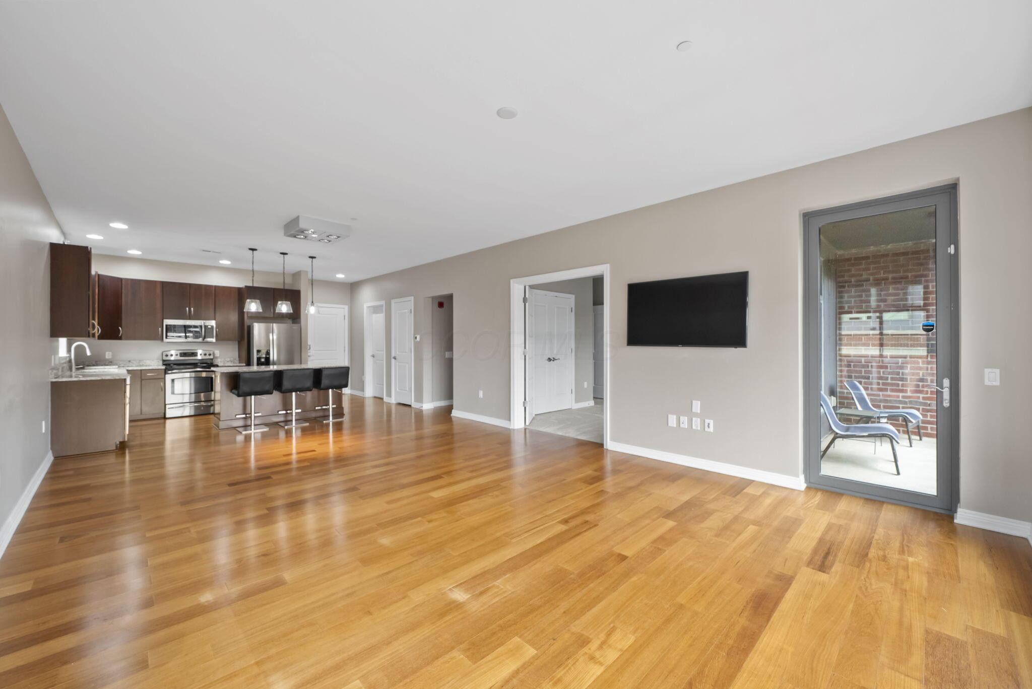 250 Daniel Burnham Square, 710