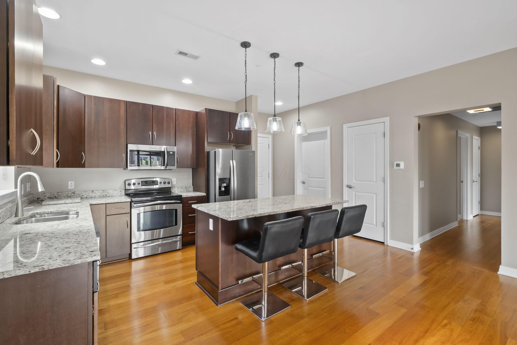 250 Daniel Burnham Square, 710