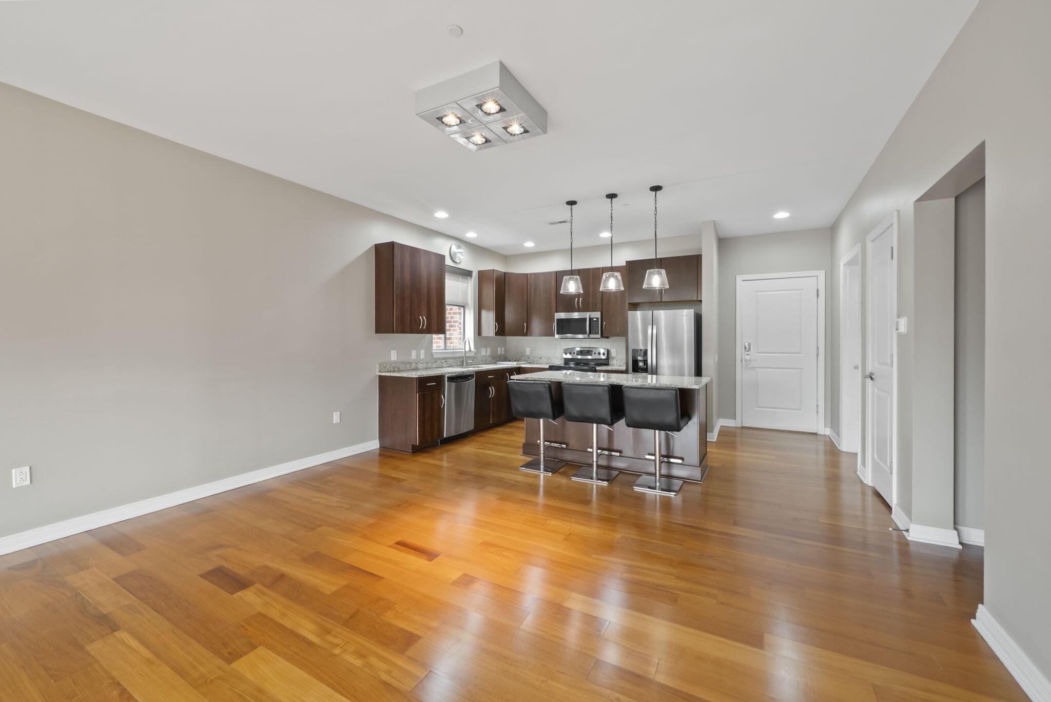 250 Daniel Burnham Square, 710