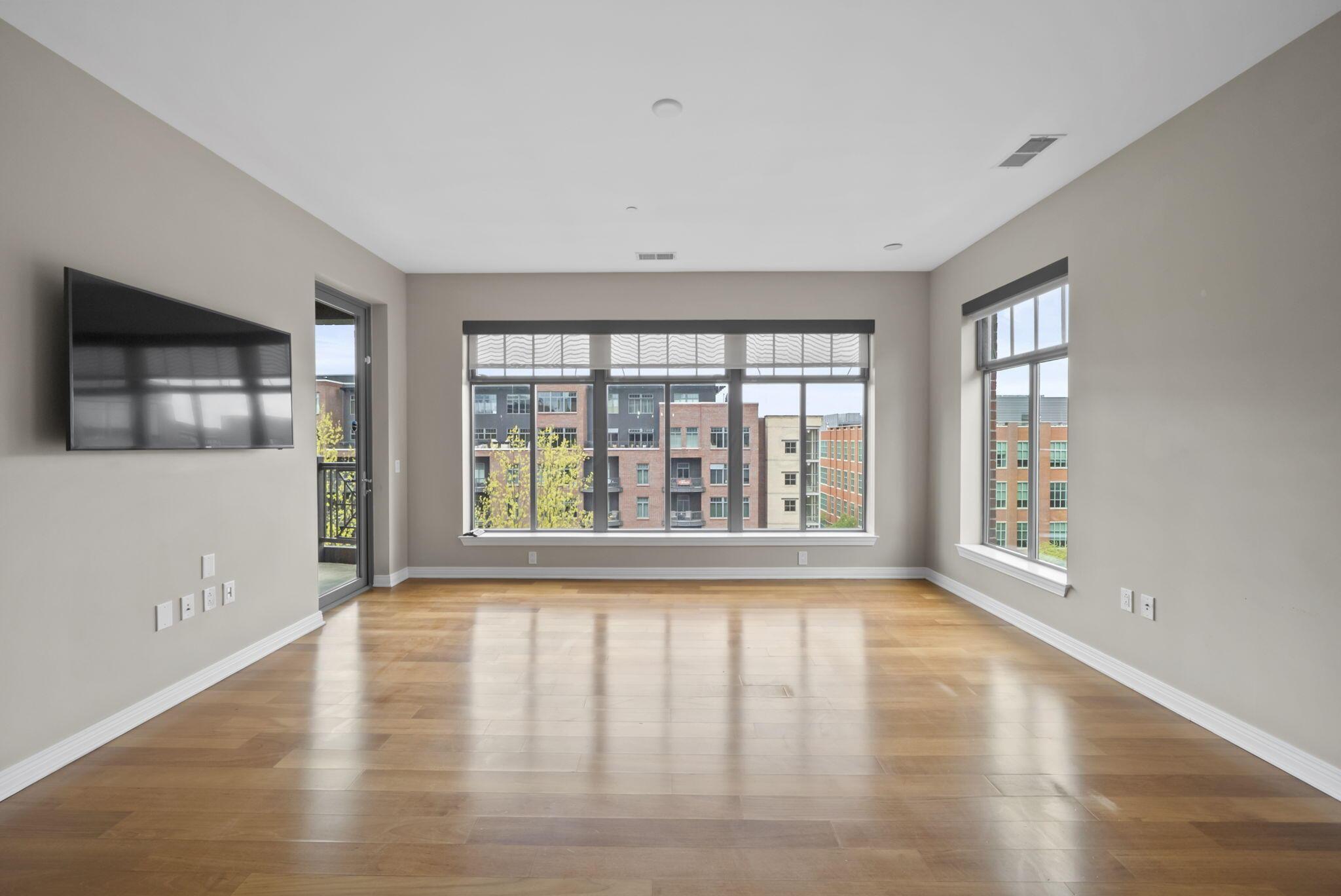 250 Daniel Burnham Square, 710