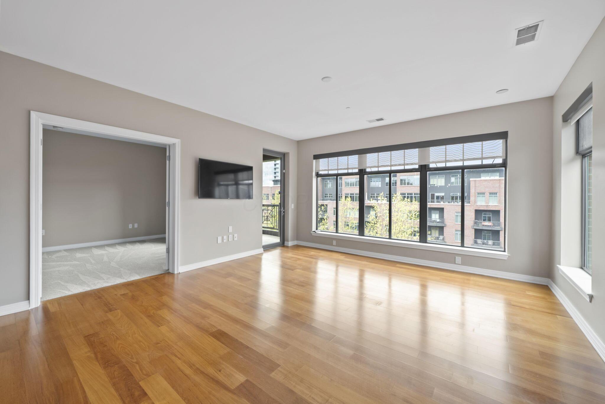 250 Daniel Burnham Square, 710