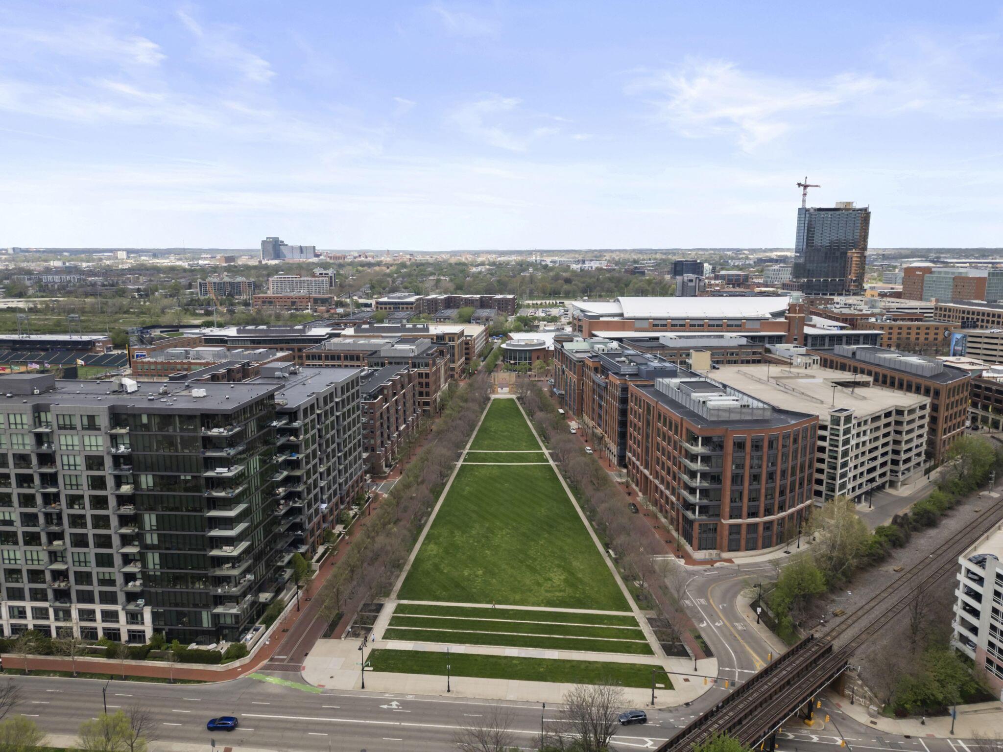 250 Daniel Burnham Square, 710