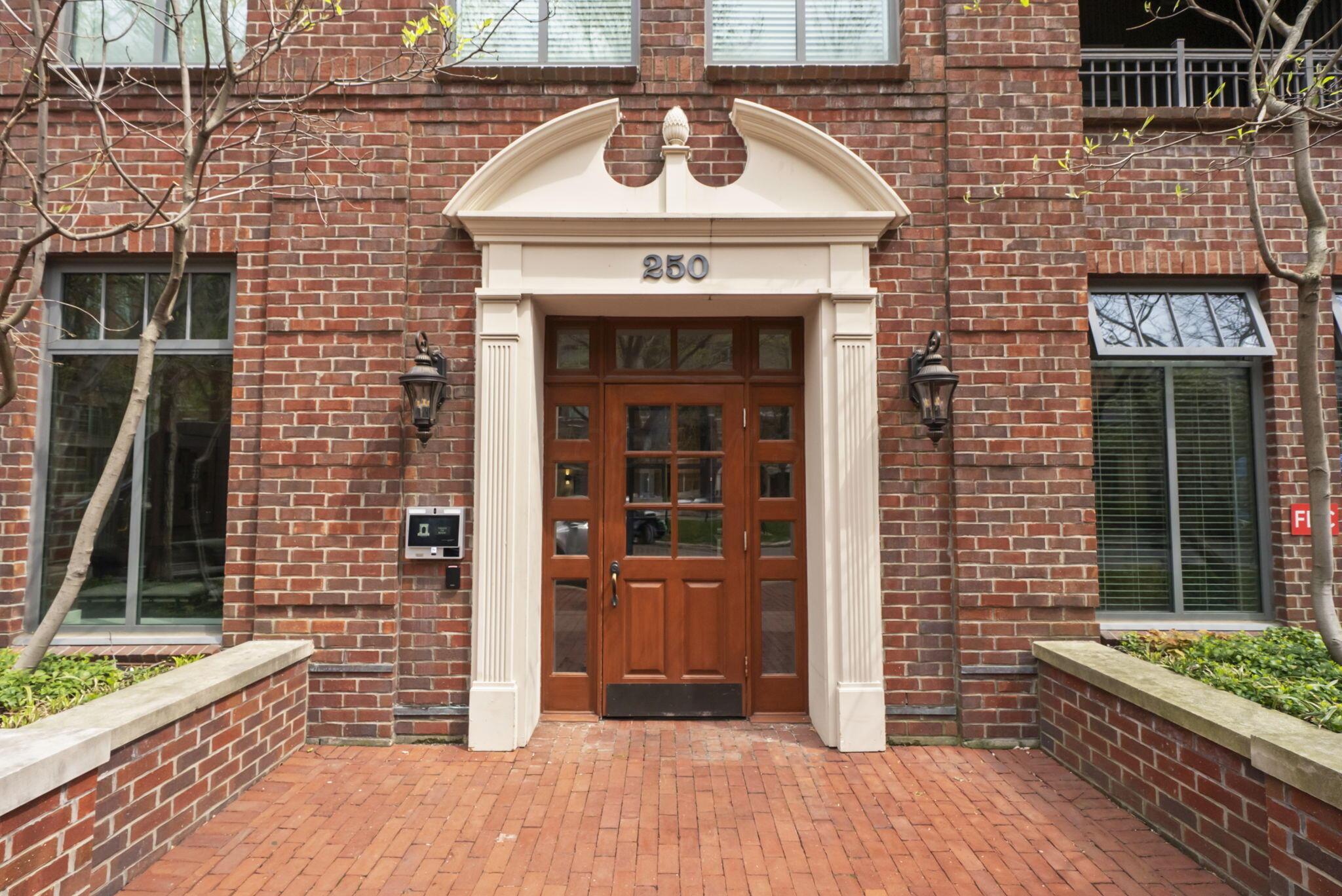 250 Daniel Burnham Square, 710