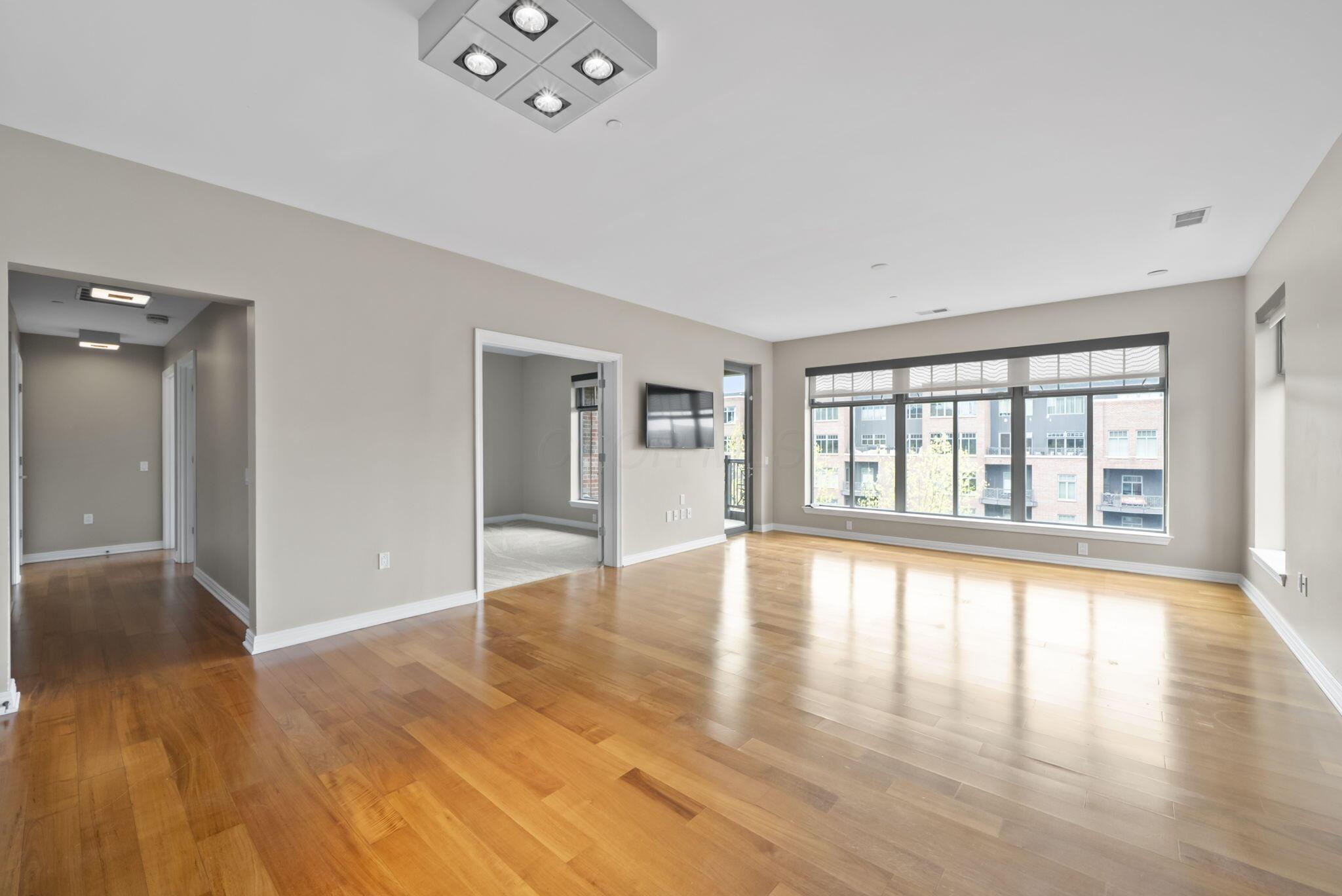 250 Daniel Burnham Square, 710