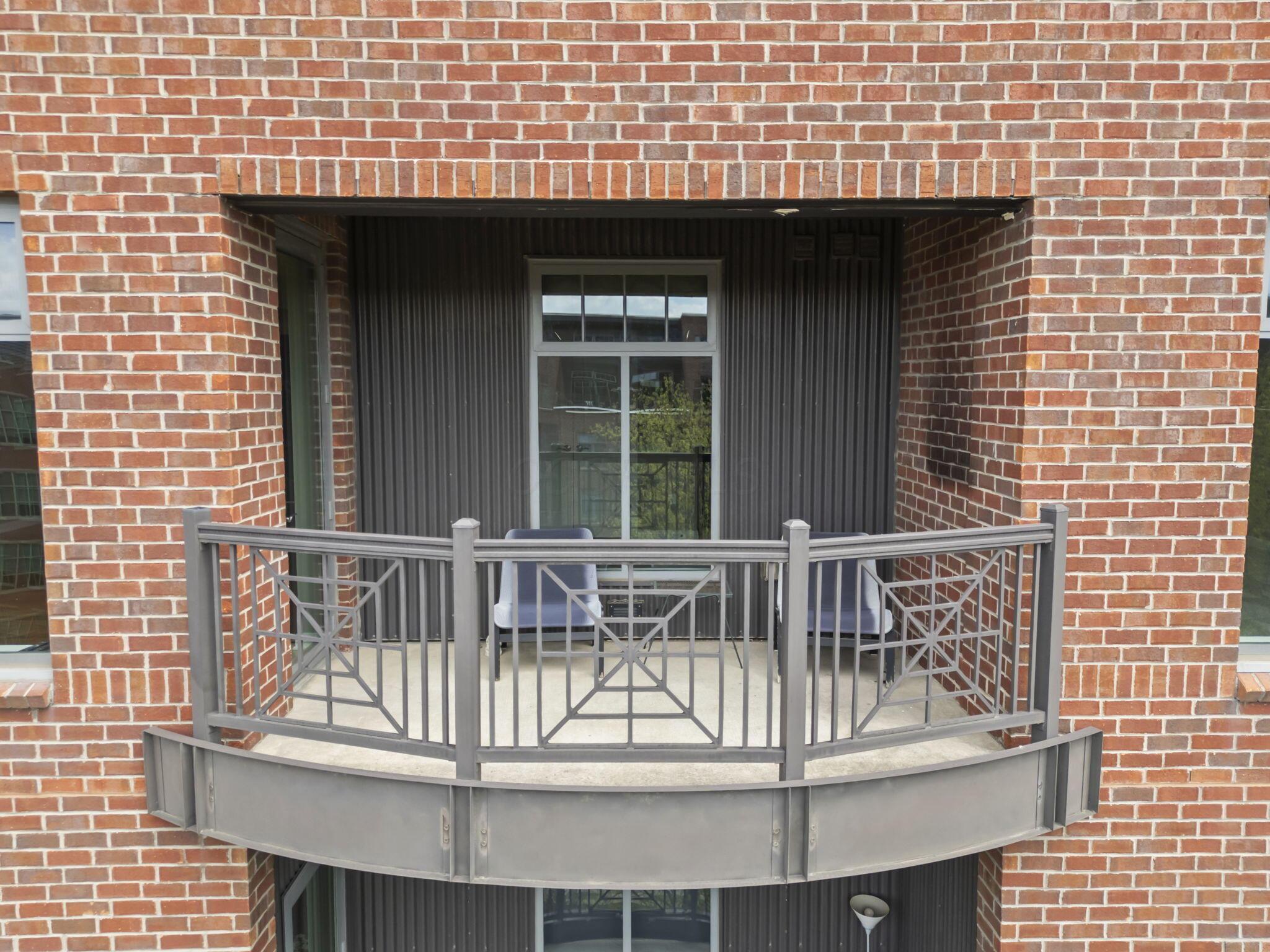 250 Daniel Burnham Square, 710
