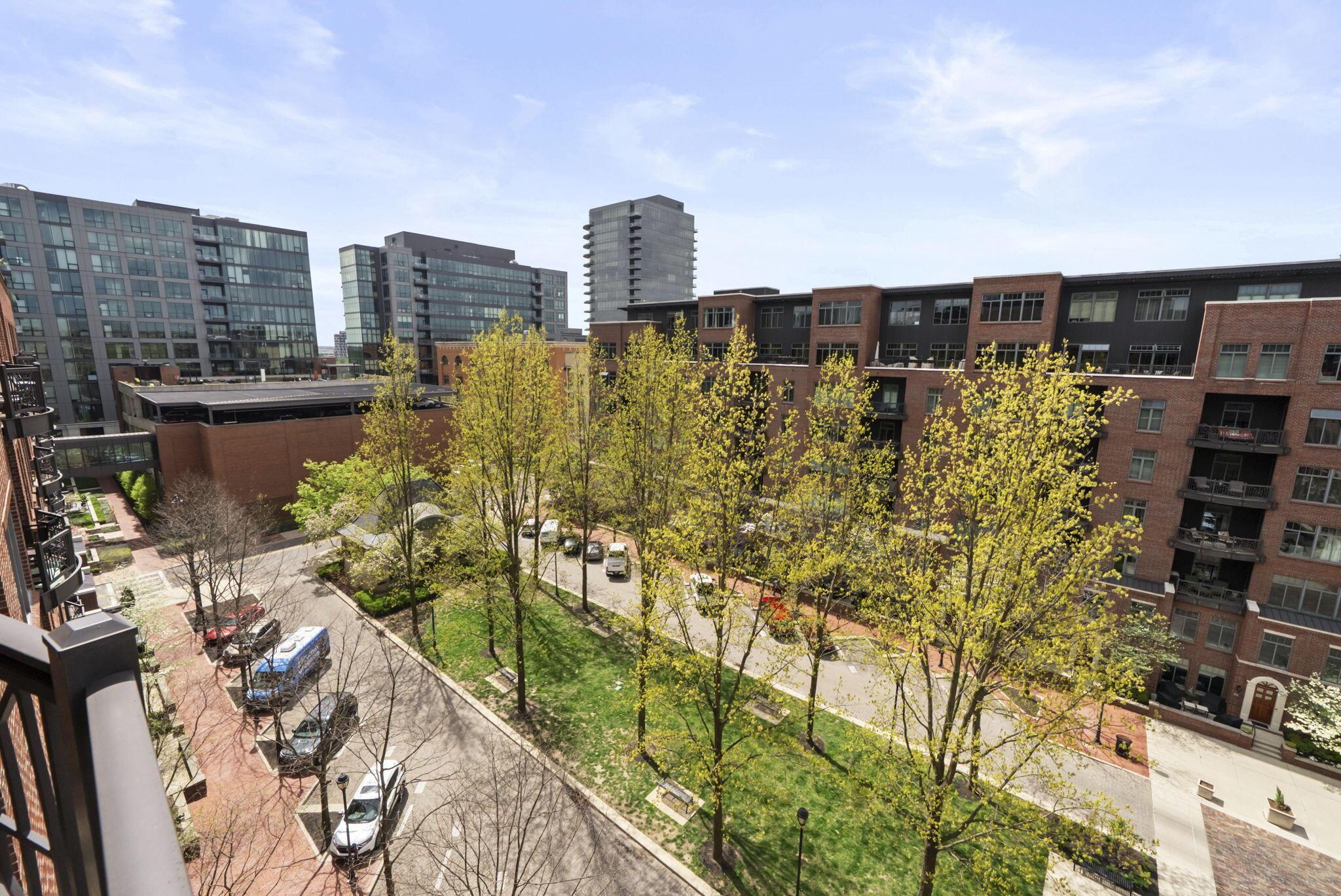 250 Daniel Burnham Square, 710