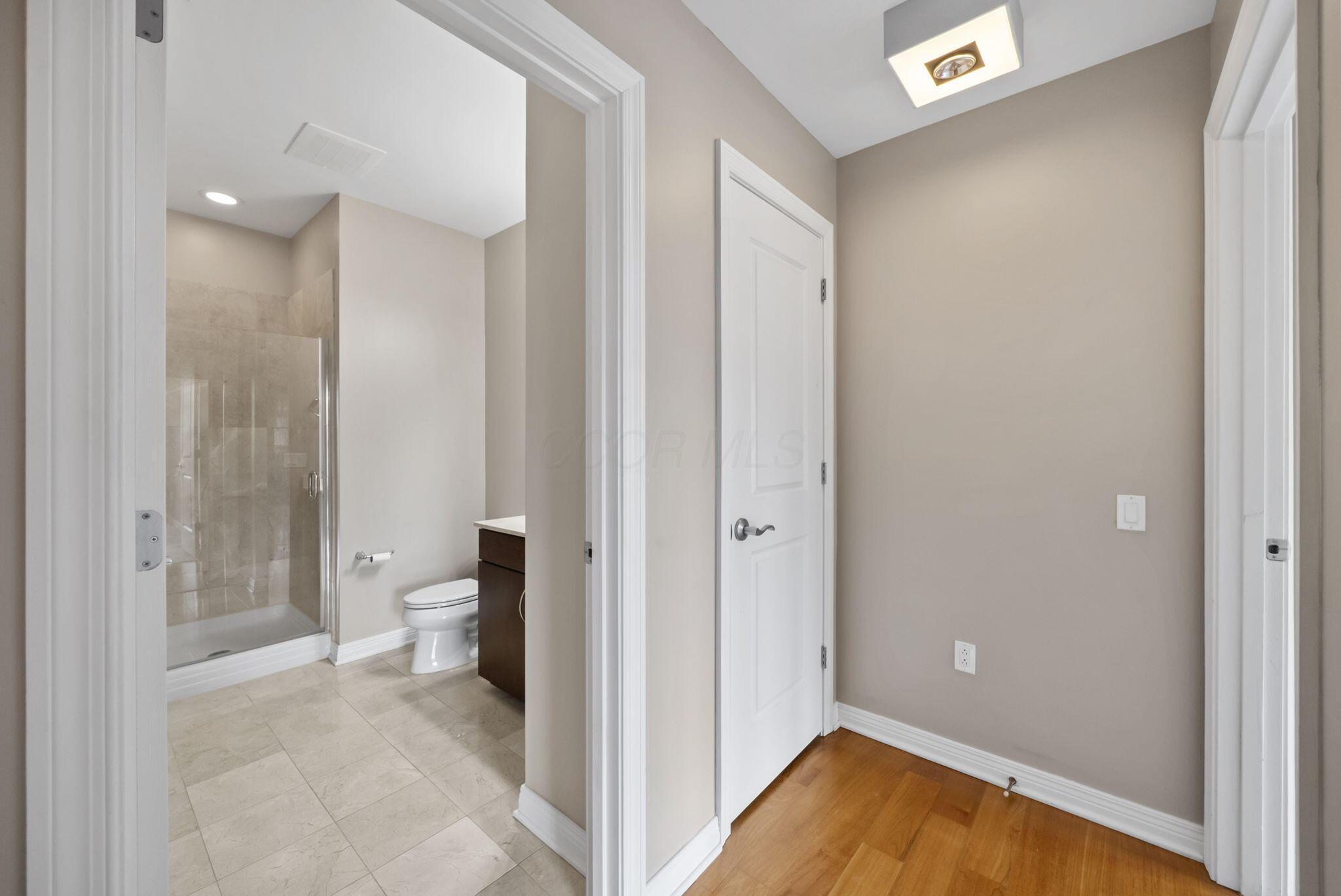 250 Daniel Burnham Square, 710