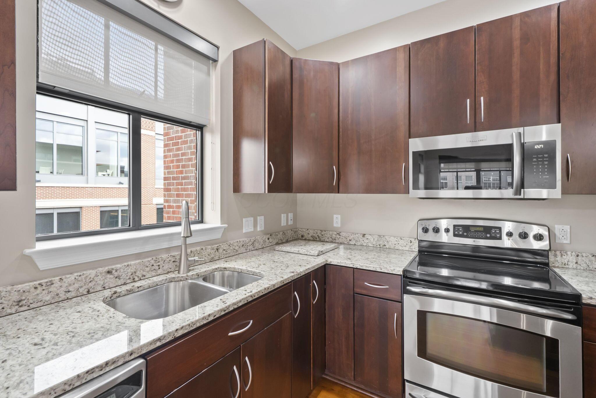 250 Daniel Burnham Square, 710