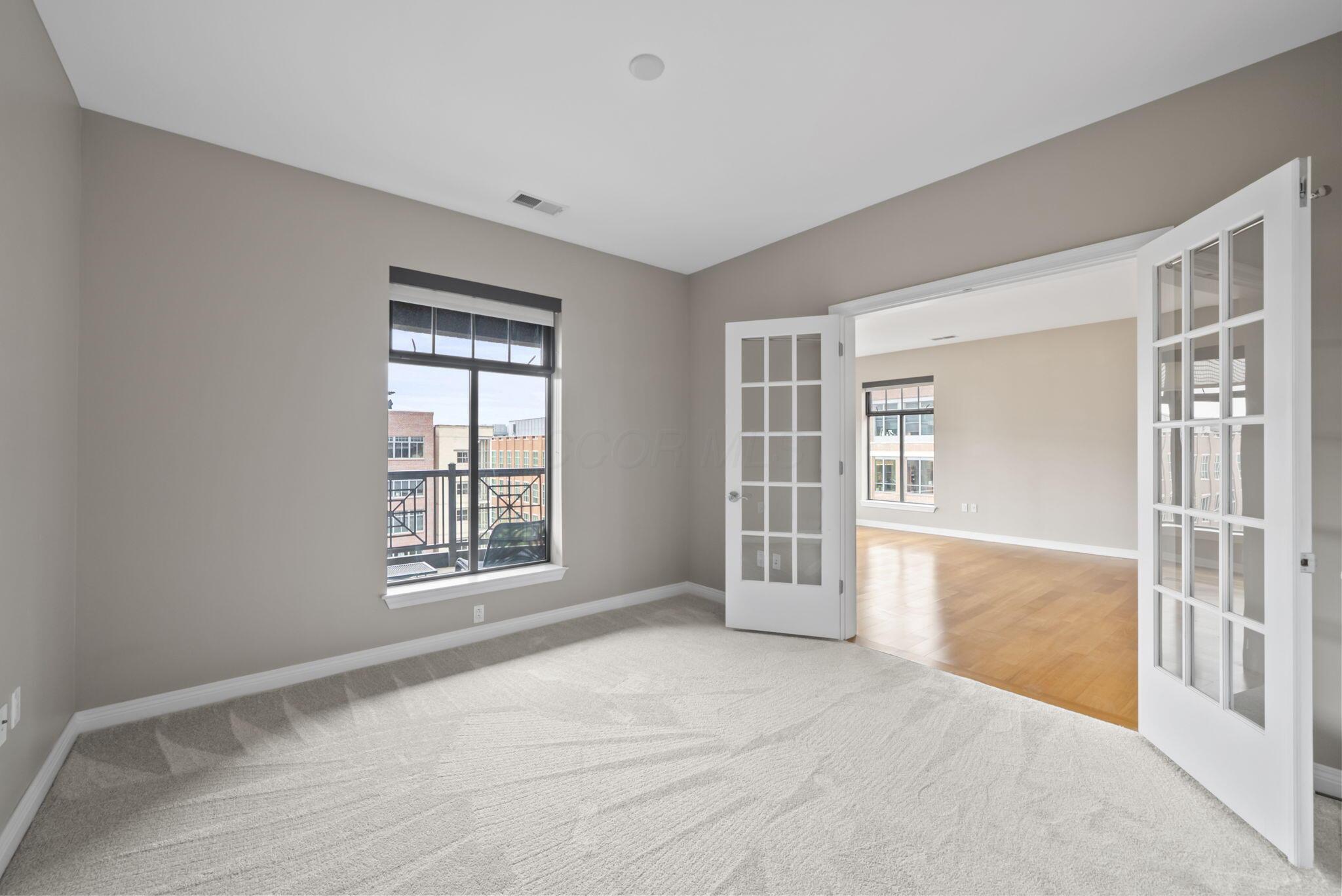 250 Daniel Burnham Square, 710