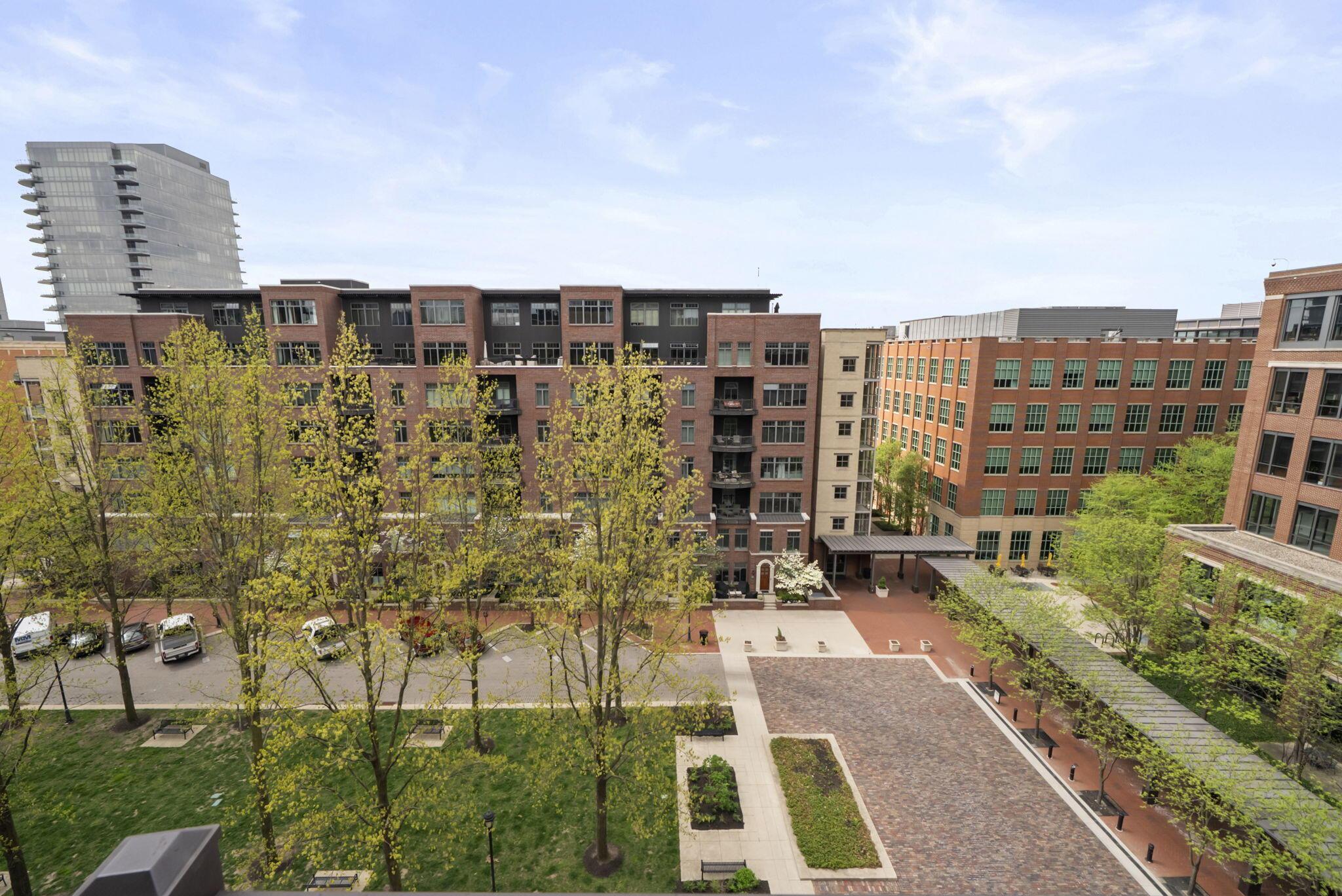 250 Daniel Burnham Square, 710