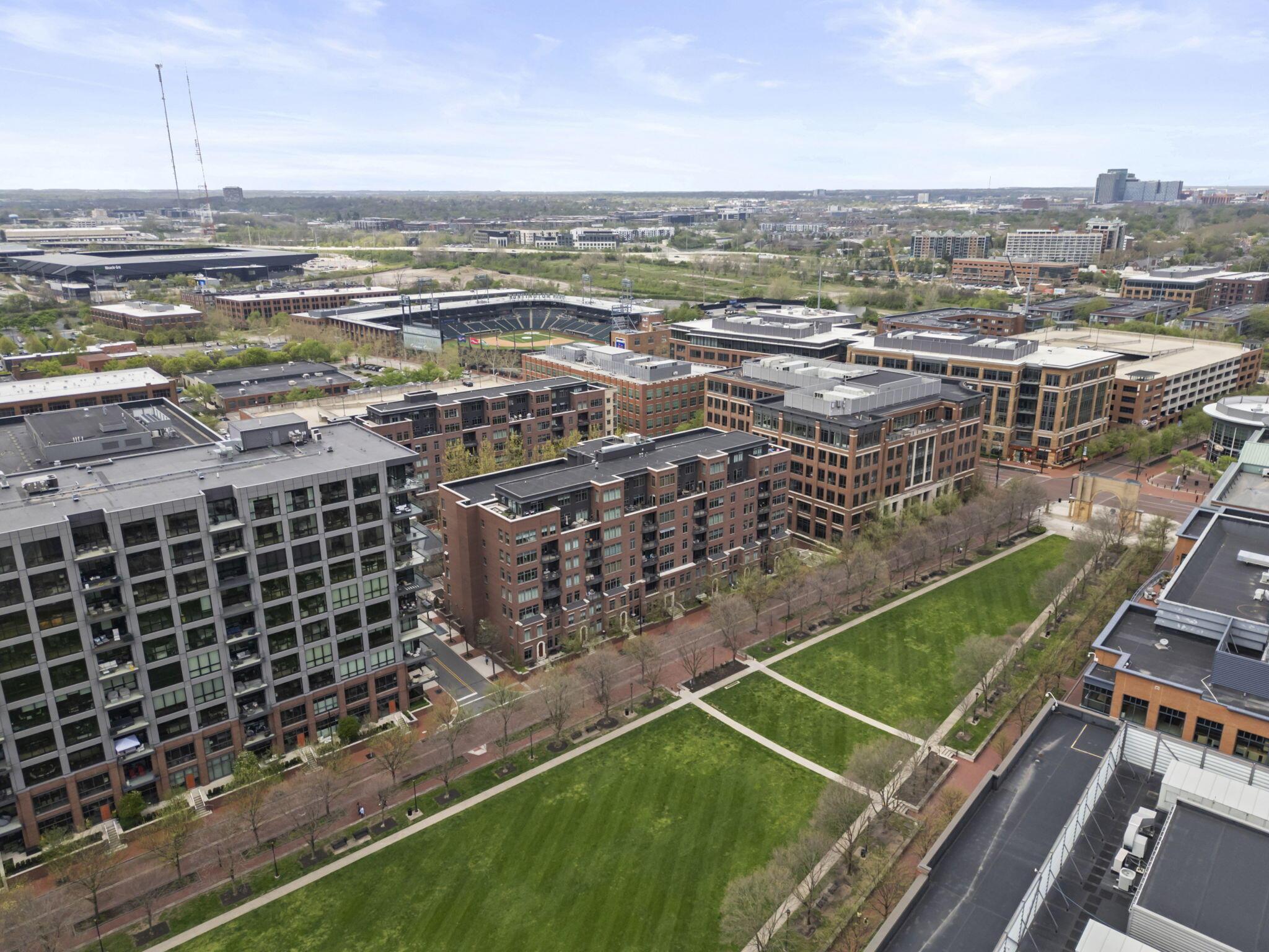 250 Daniel Burnham Square, 710