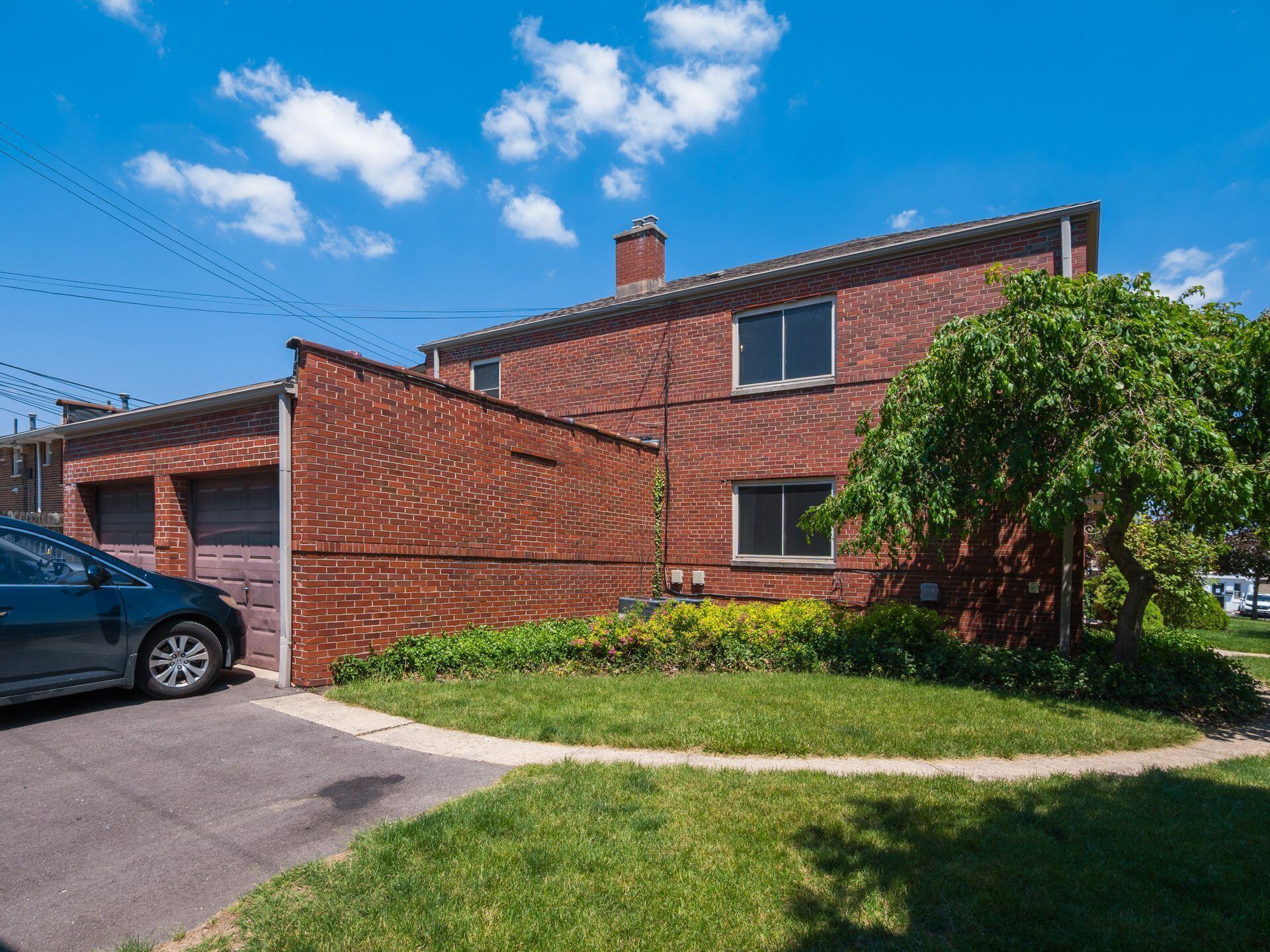 1629 Grandview Avenue, A and B