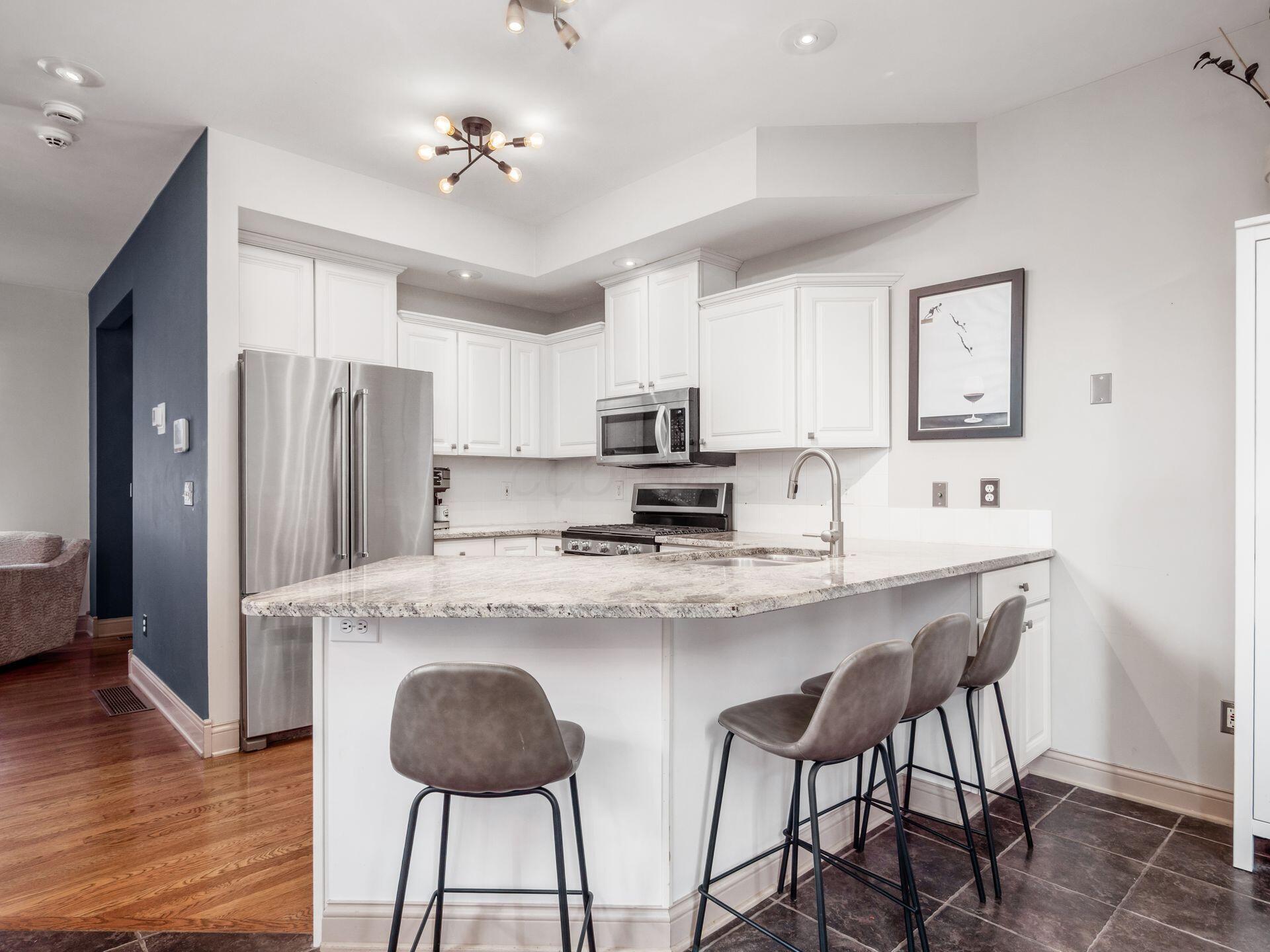 485 W 2nd Avenue