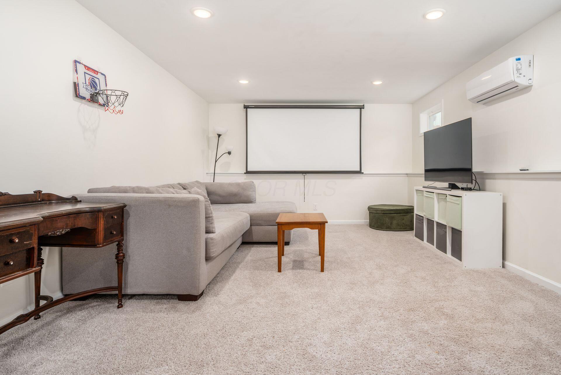 258 Sinsbury Drive N
