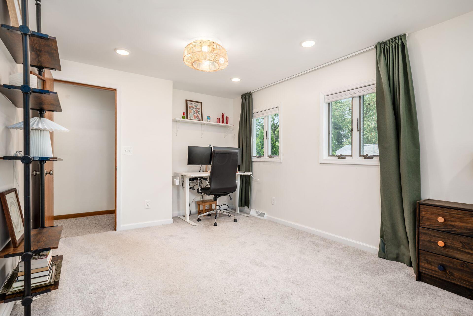 258 Sinsbury Drive N