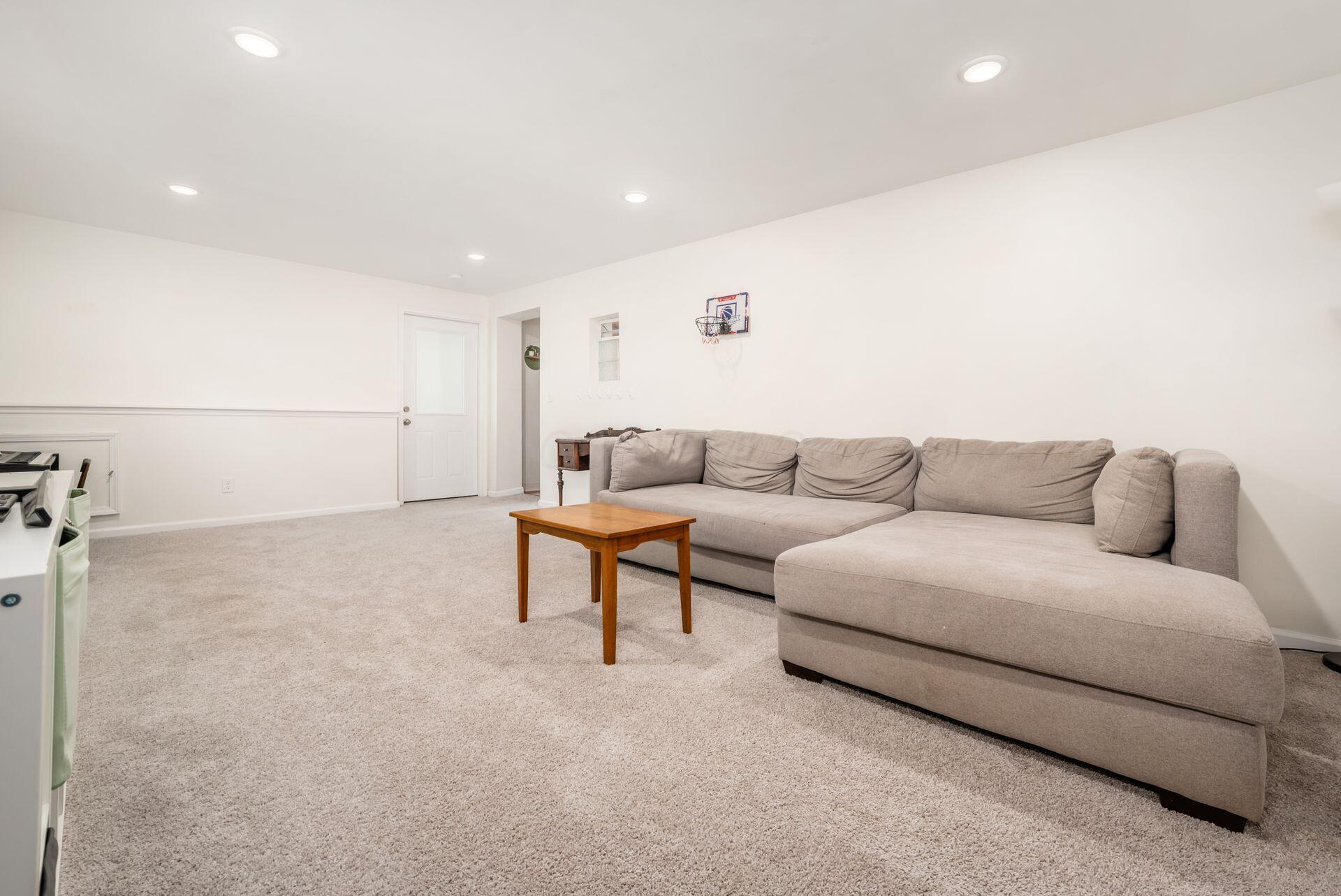 258 Sinsbury Drive N