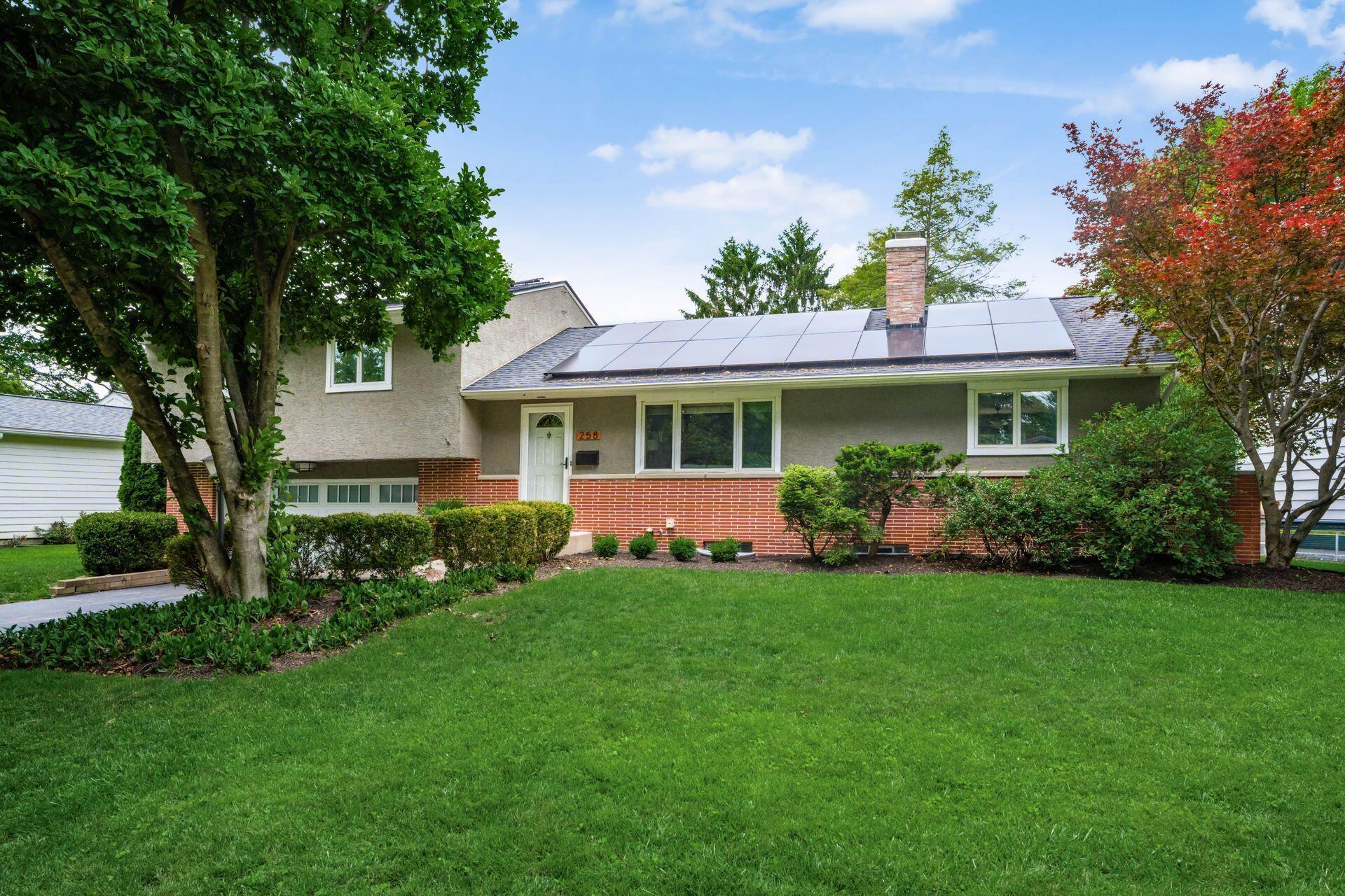 258 Sinsbury Drive N