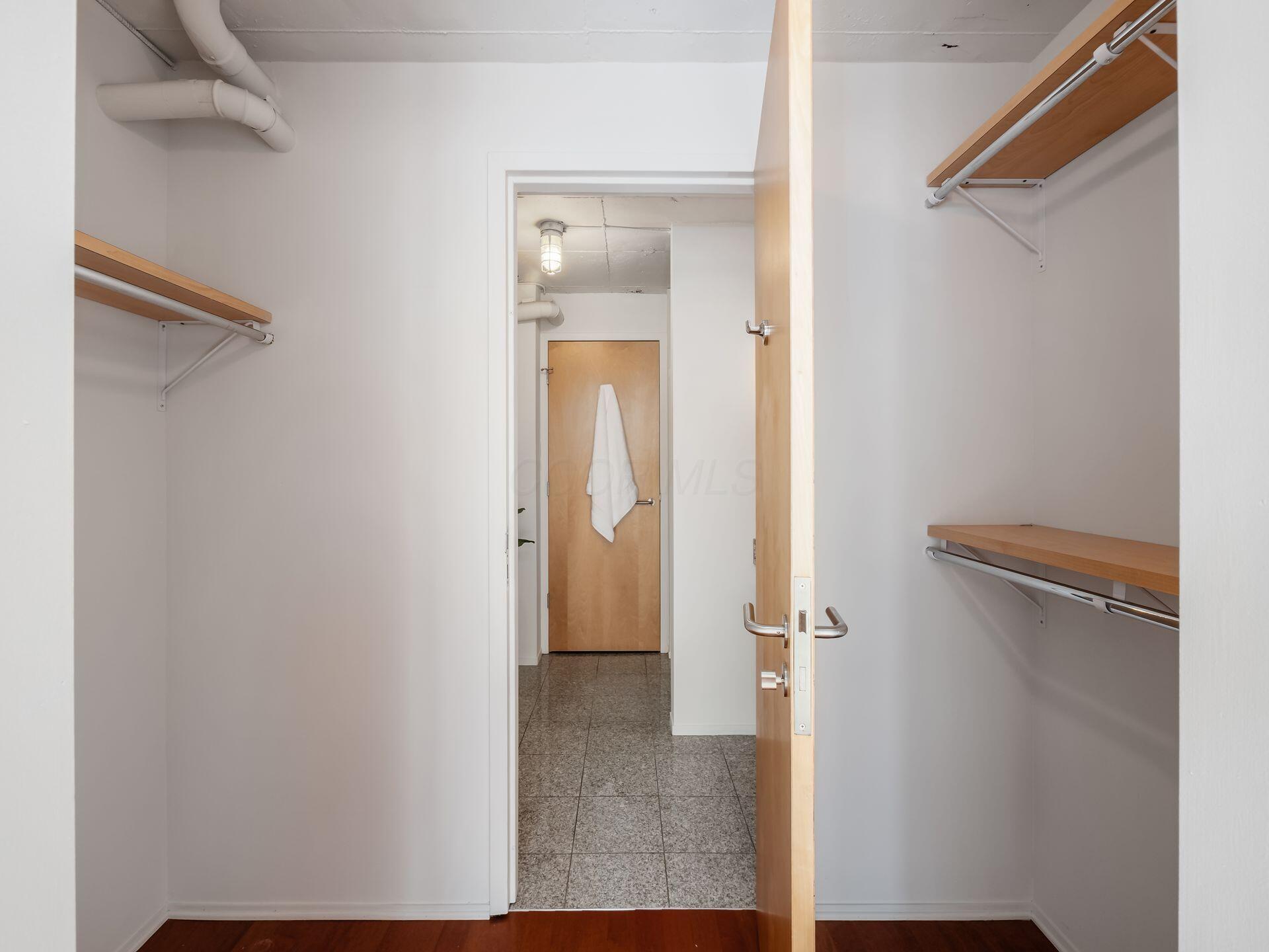 60 E Spring Street, 121