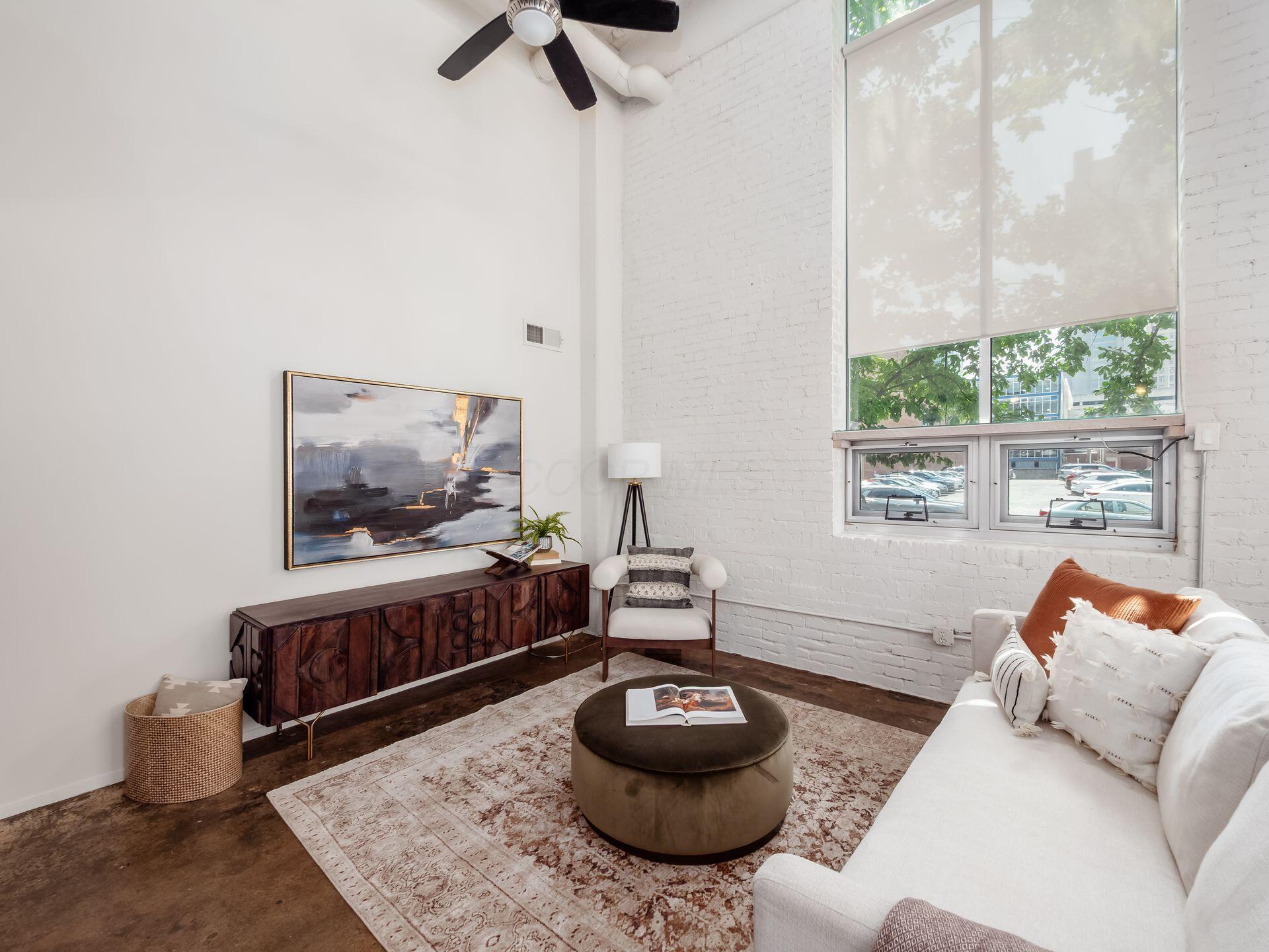 60 E Spring Street, 121