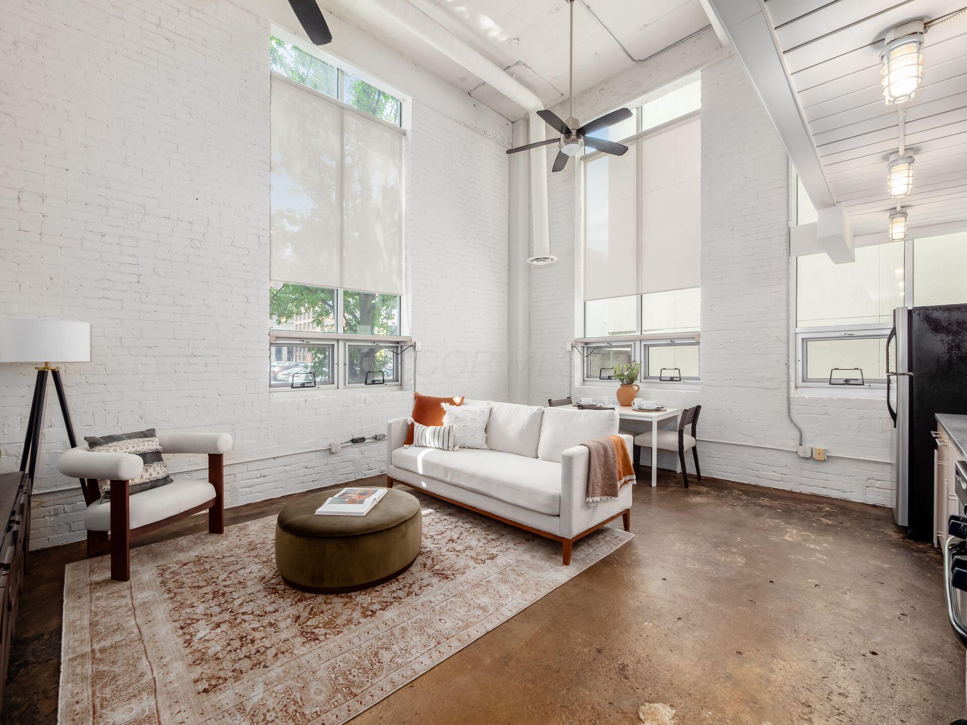 60 E Spring Street, 121