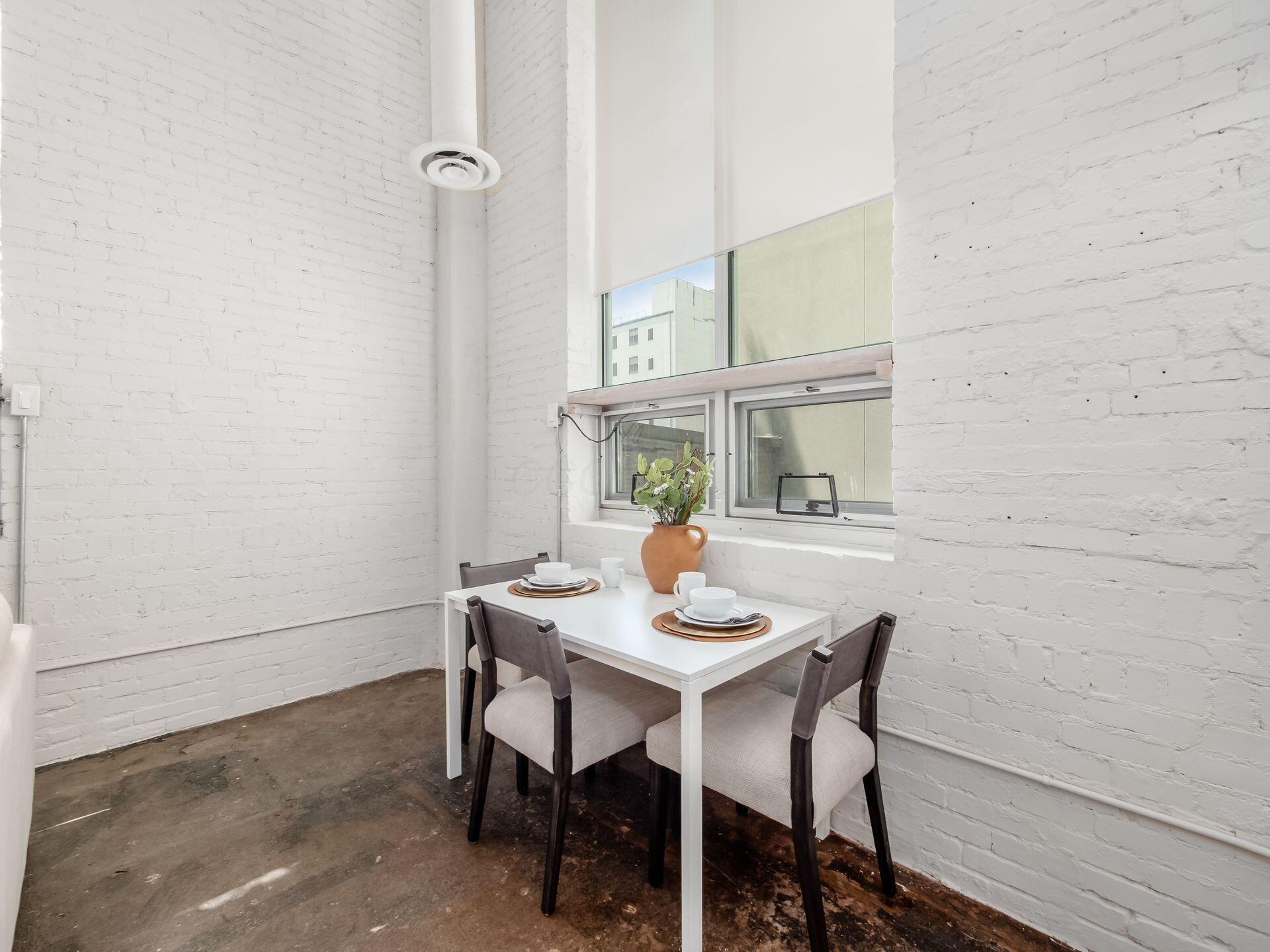 60 E Spring Street, 121