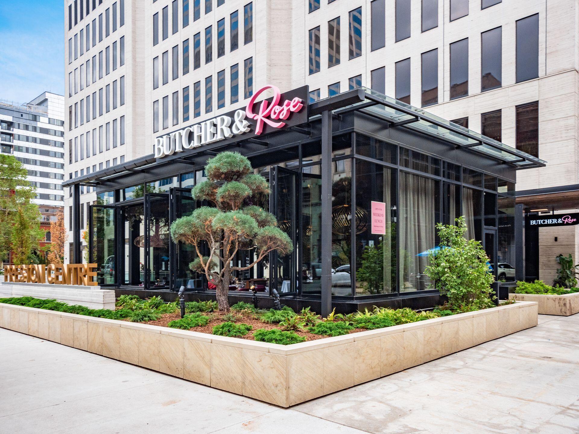 60 E Spring Street, 121