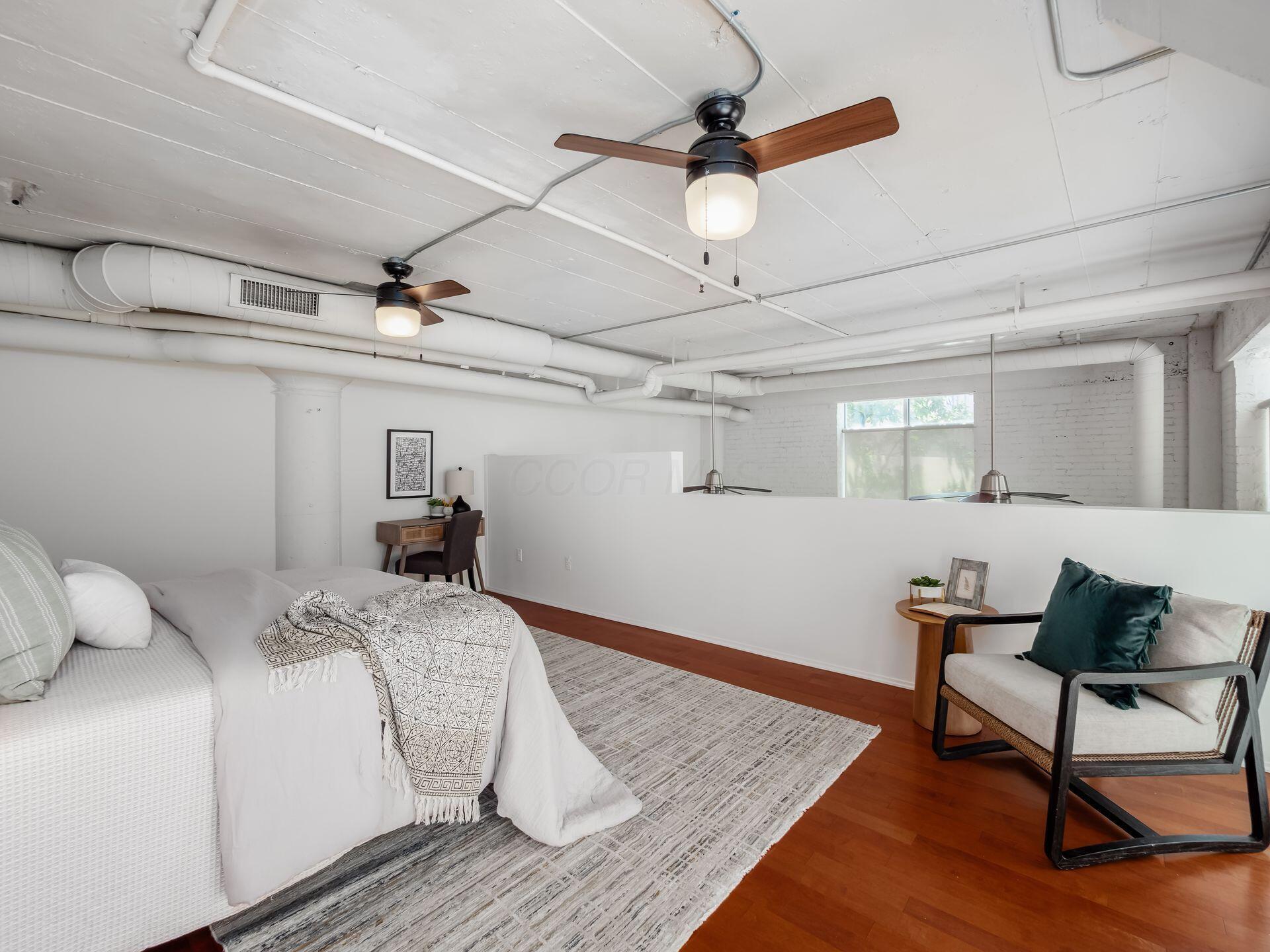 60 E Spring Street, 121