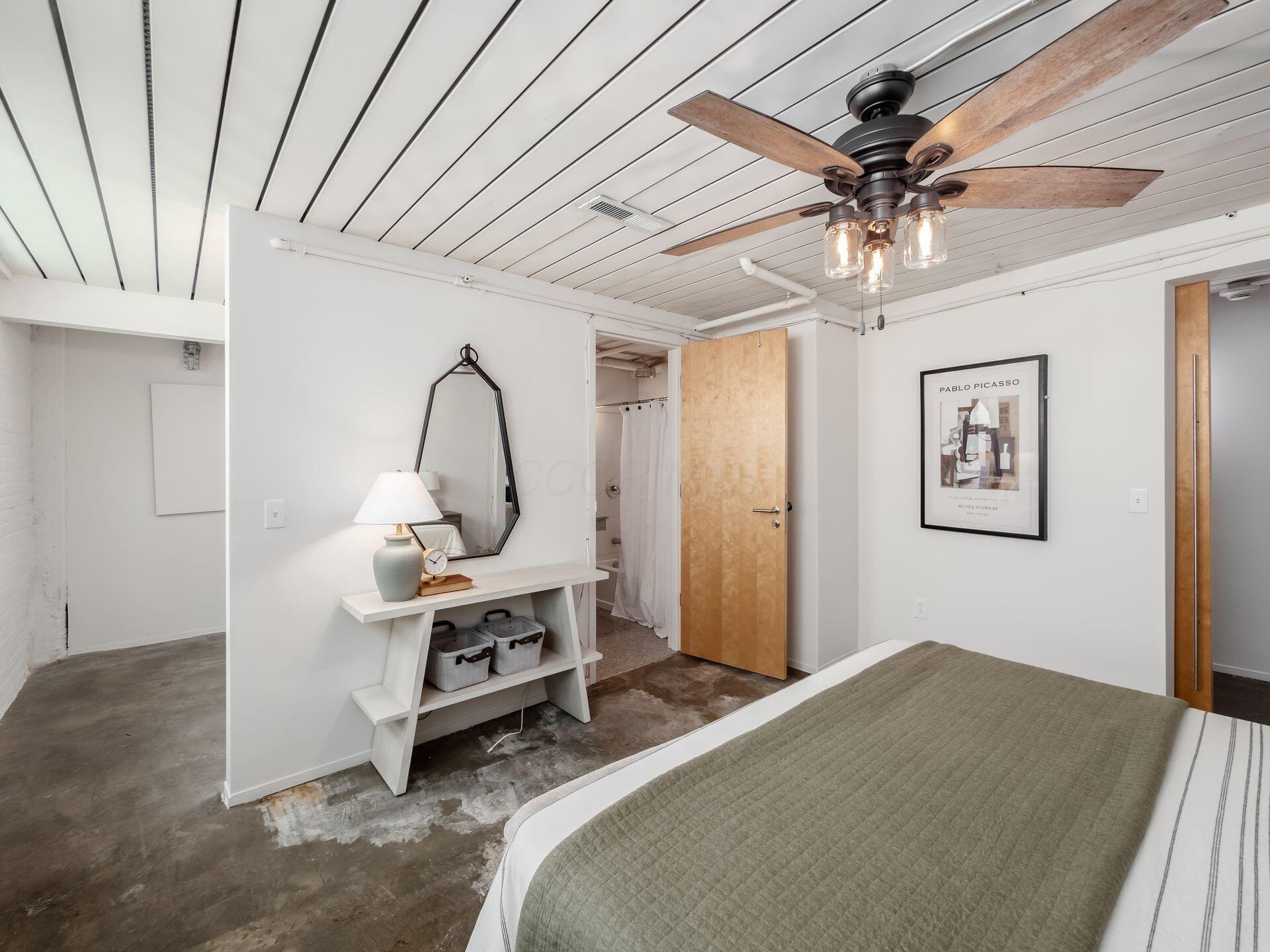 60 E Spring Street, 121