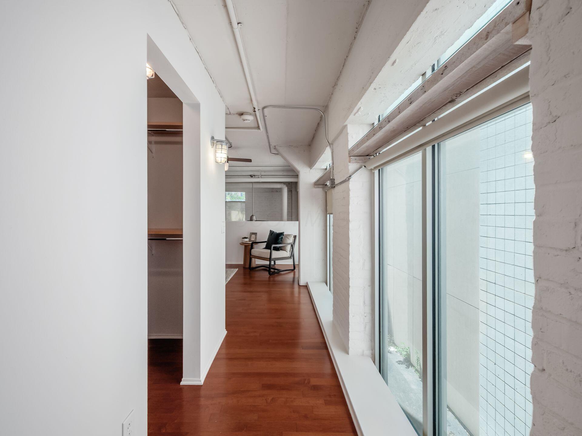 60 E Spring Street, 121