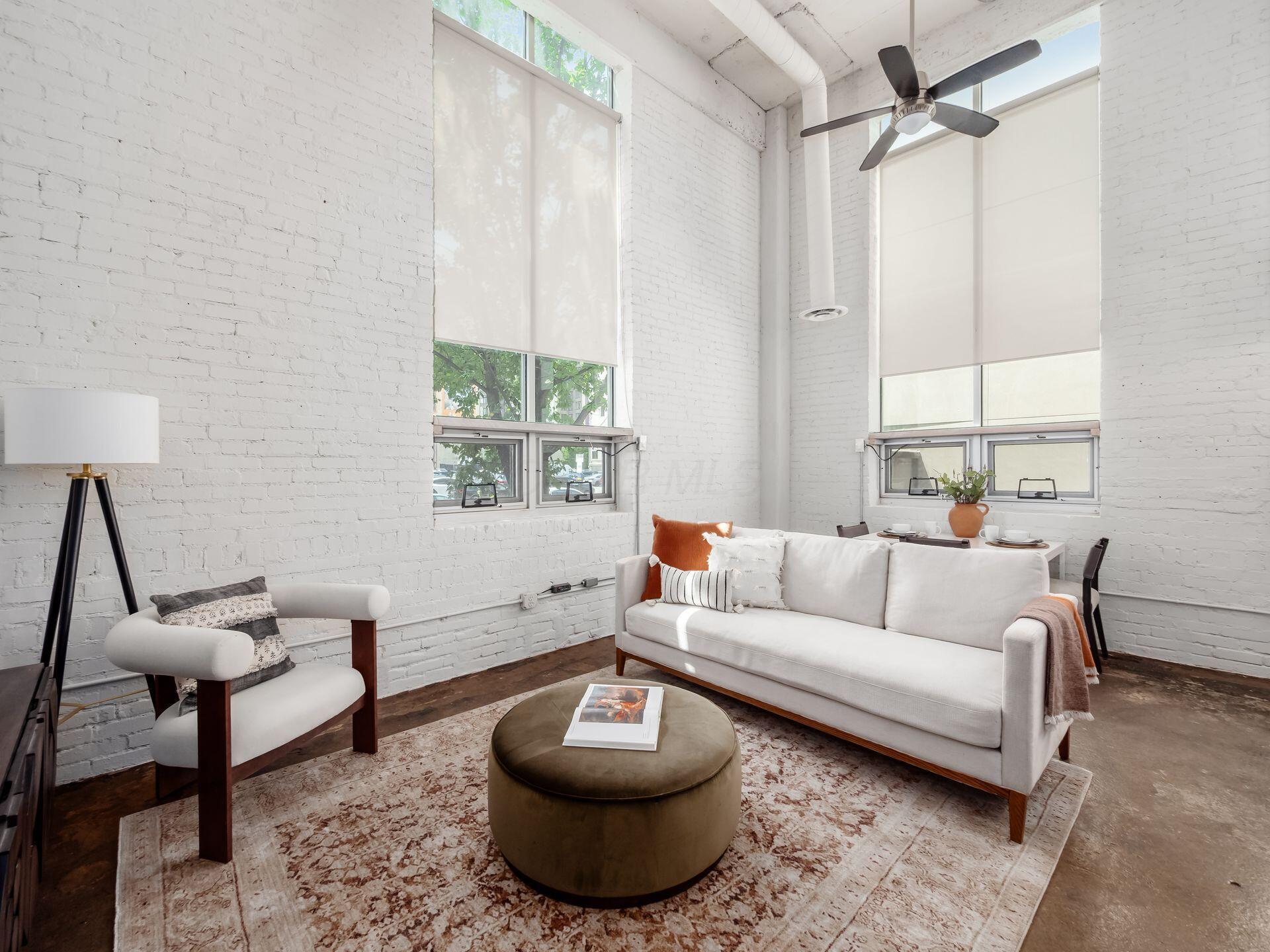 60 E Spring Street, 121