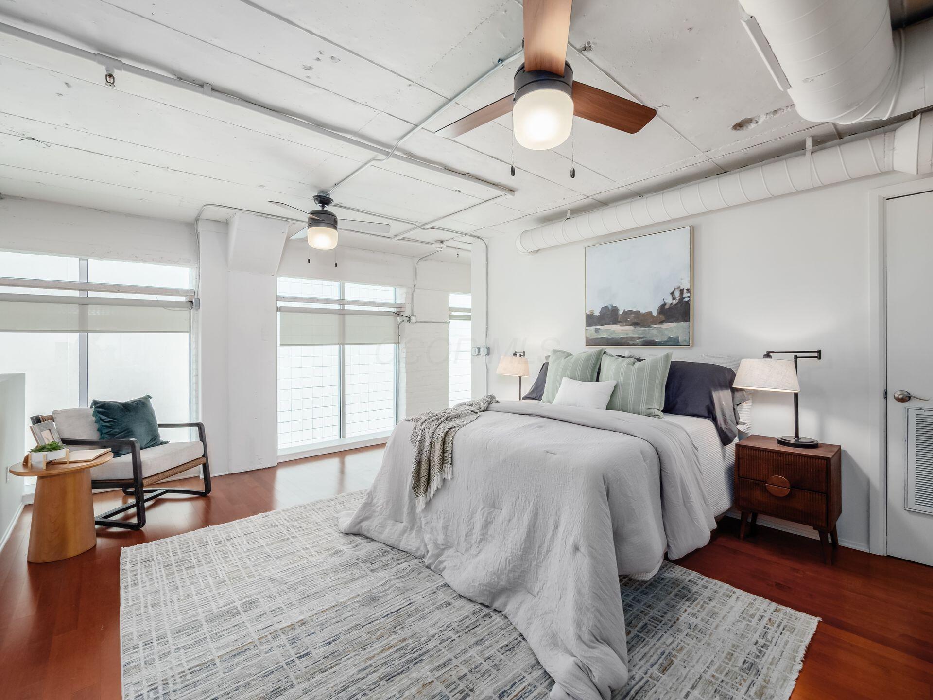 60 E Spring Street, 121