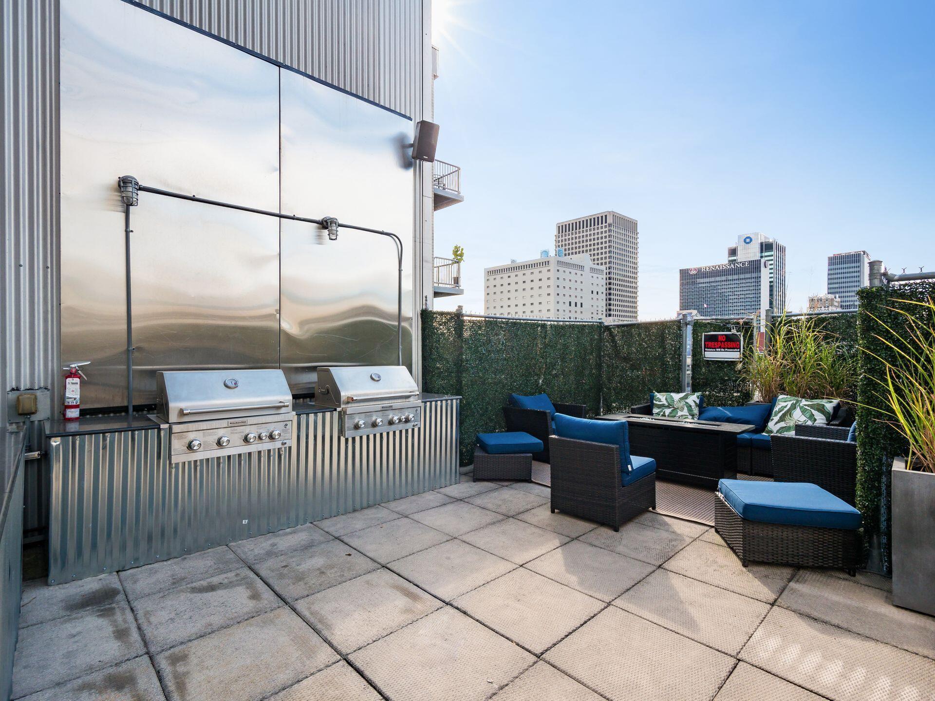 60 E Spring Street, 121