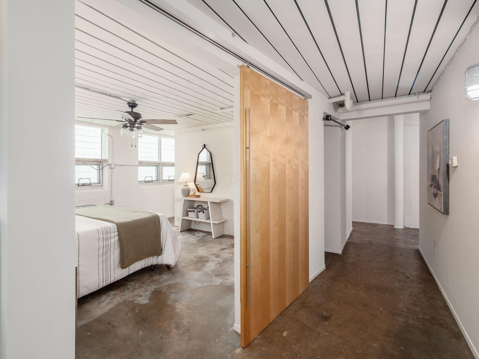 60 E Spring Street, 121