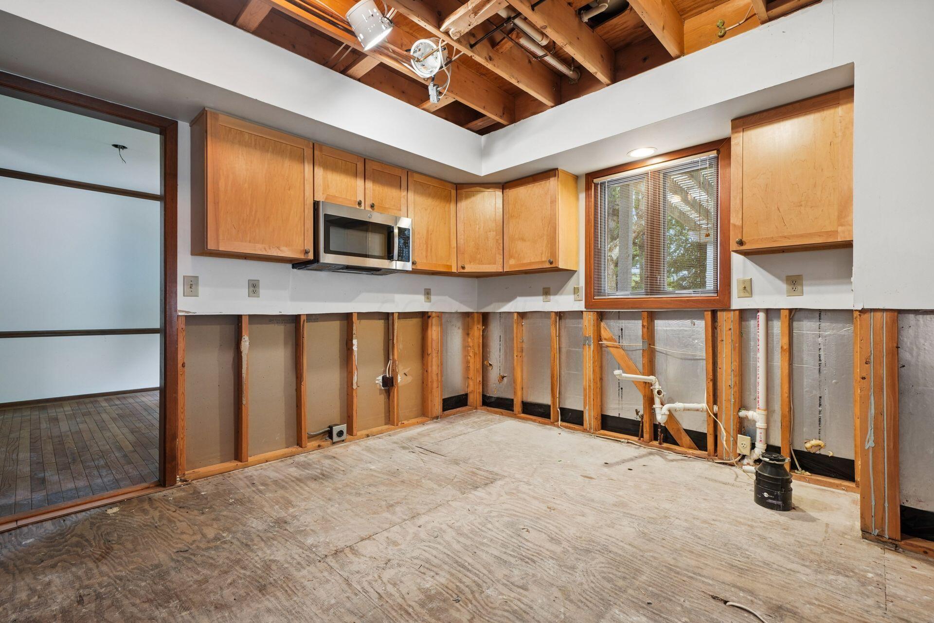 6981 Perry Drive