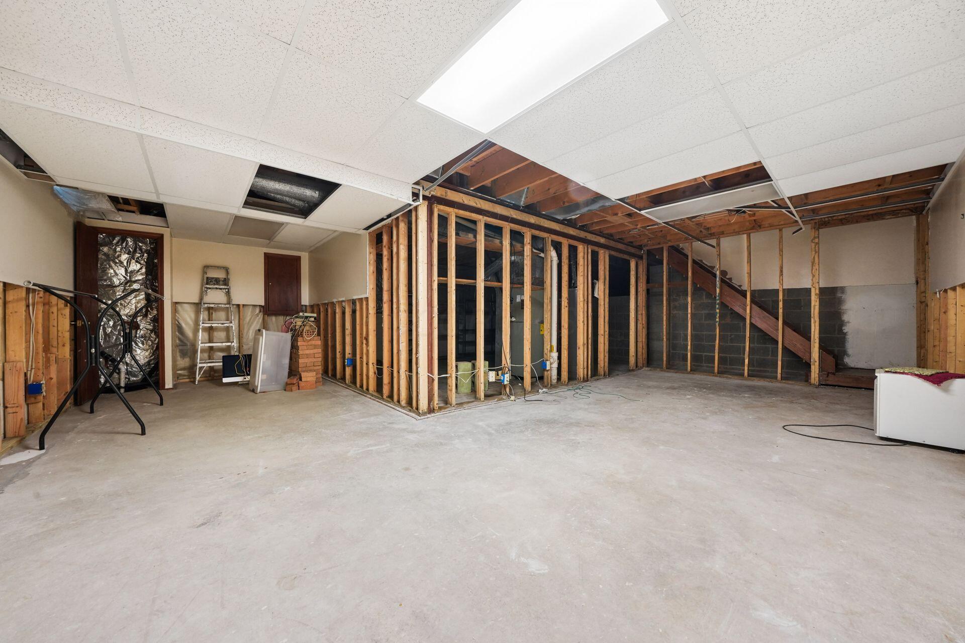 6981 Perry Drive