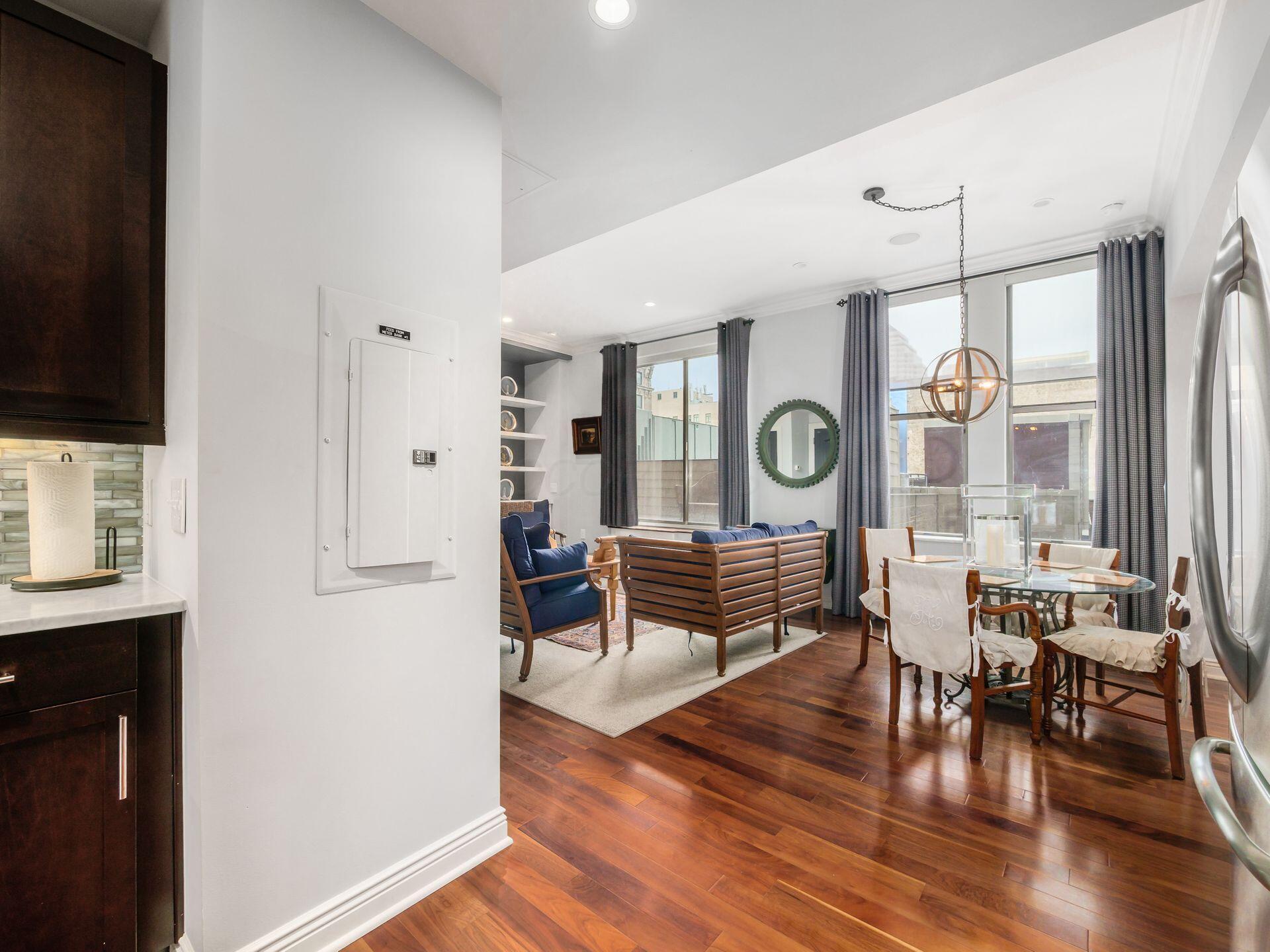 8 E Broad Street, 502