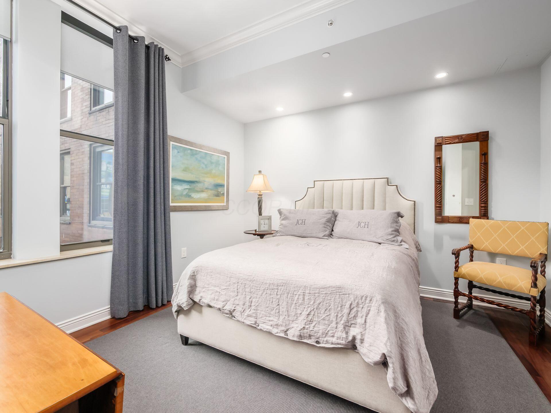8 E Broad Street, 502