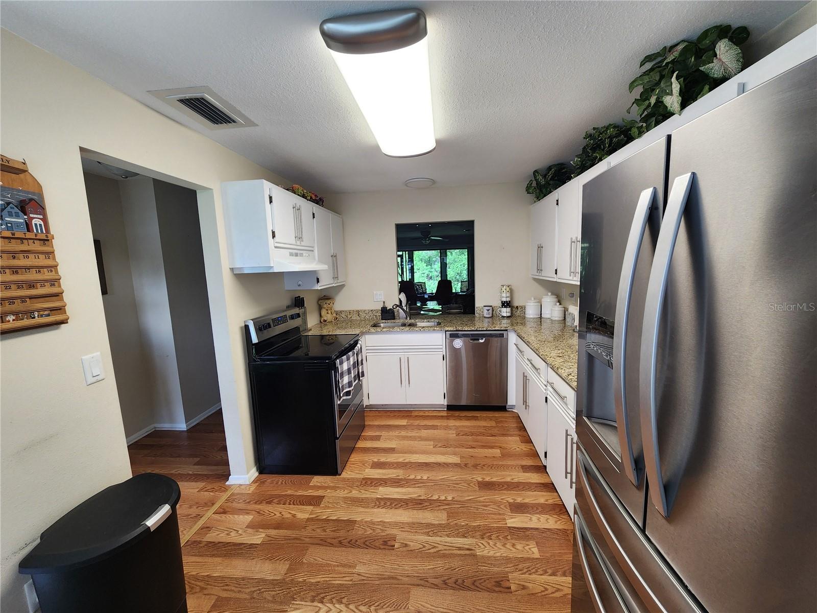 948 N BENEVA RD #V25