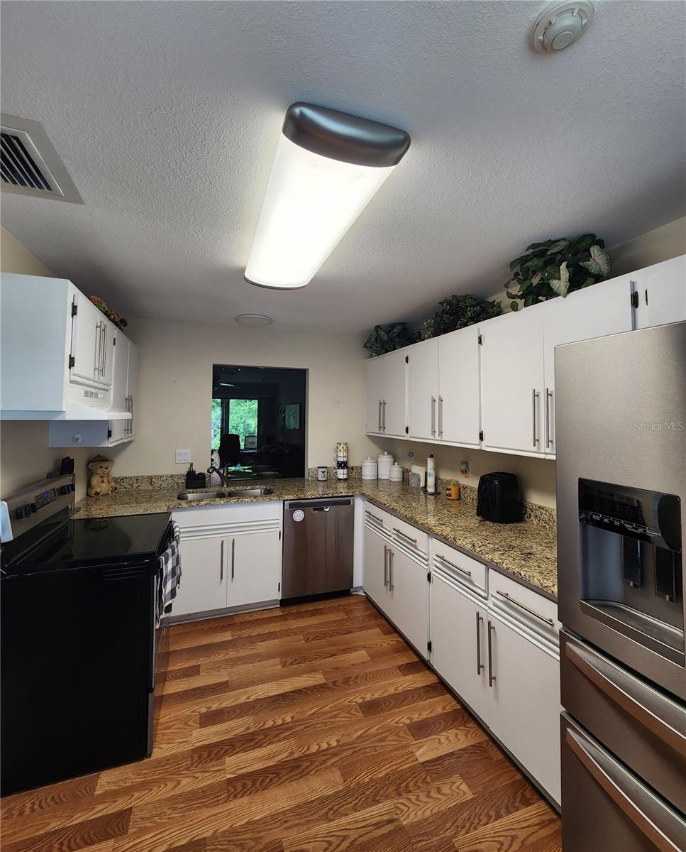 948 N BENEVA RD #V25