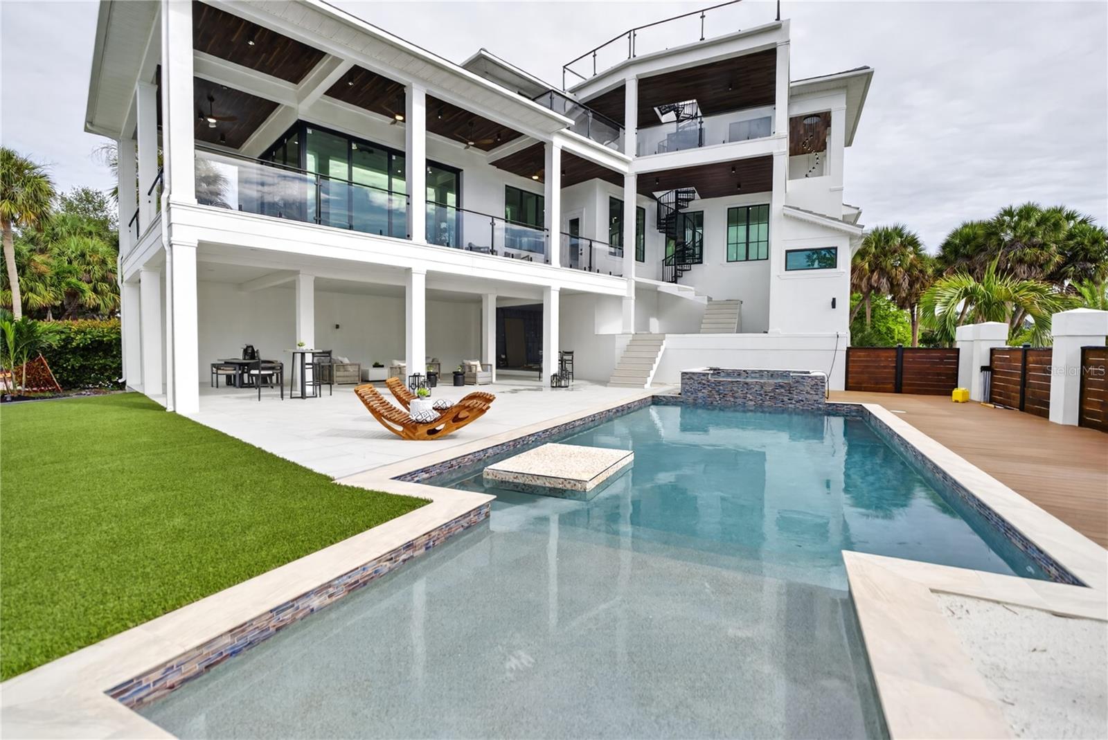 539 AVENIDA DEL NORTE