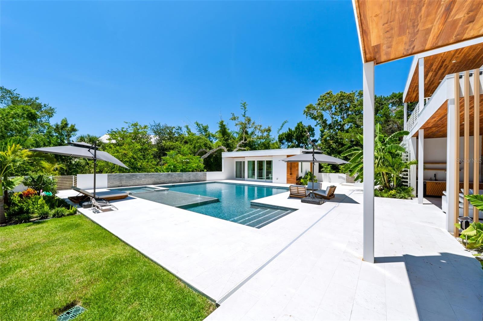 1355 ROBERTS BAY LN