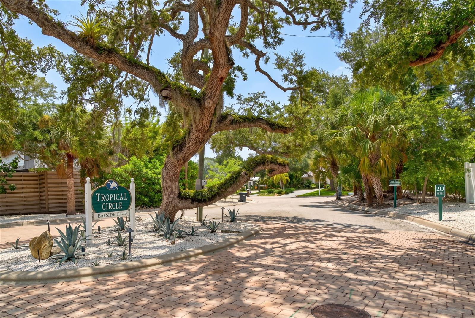 1355 ROBERTS BAY LN