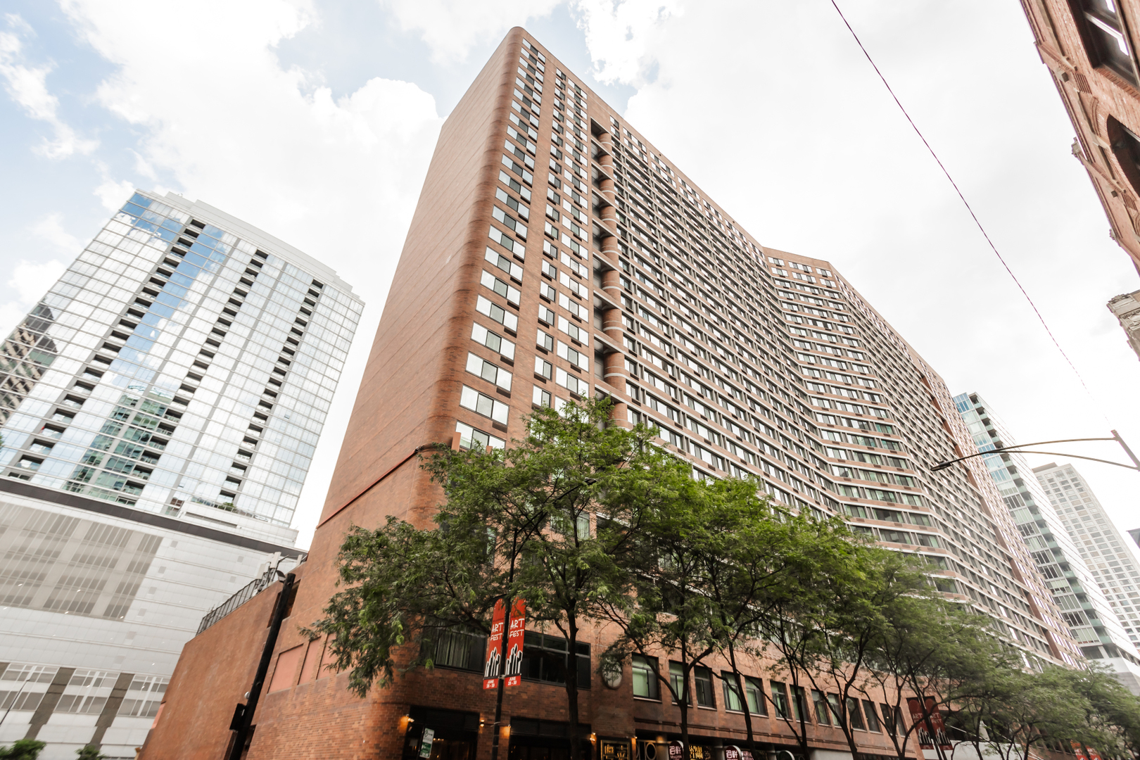 211 E Ohio Street Unit: 507