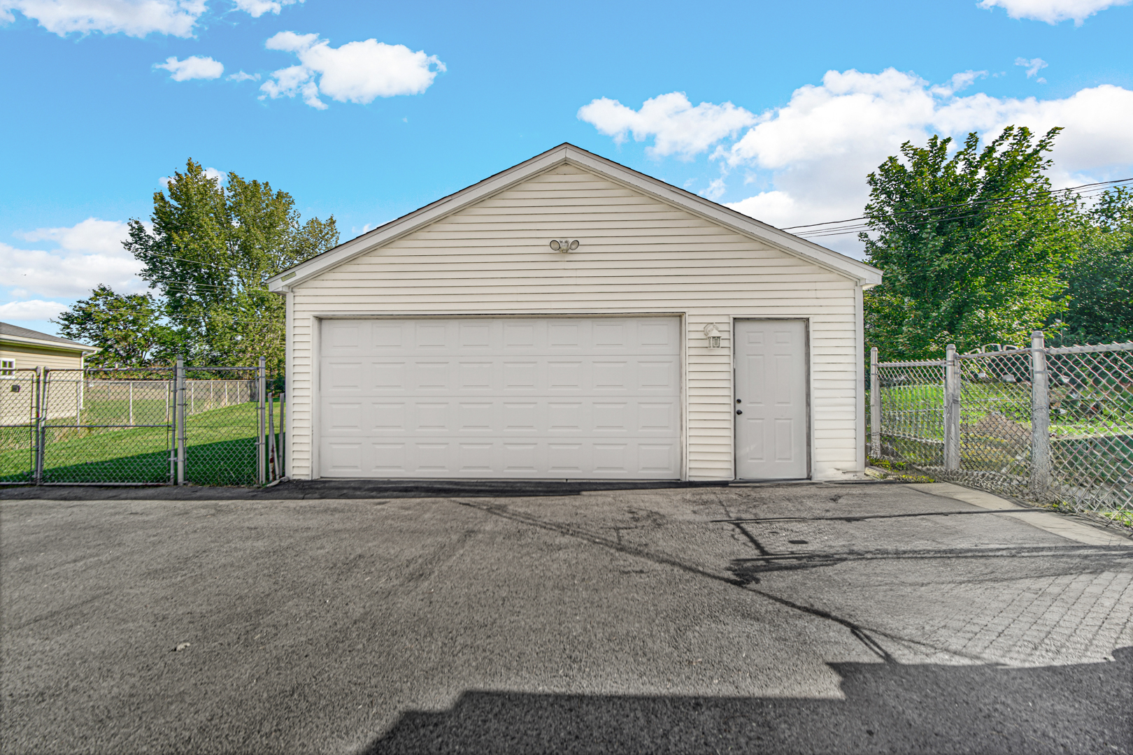 408 THOMAS Court