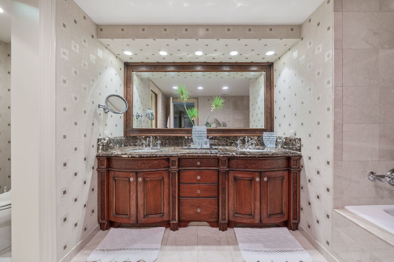132 E Delaware Place Unit: 5501