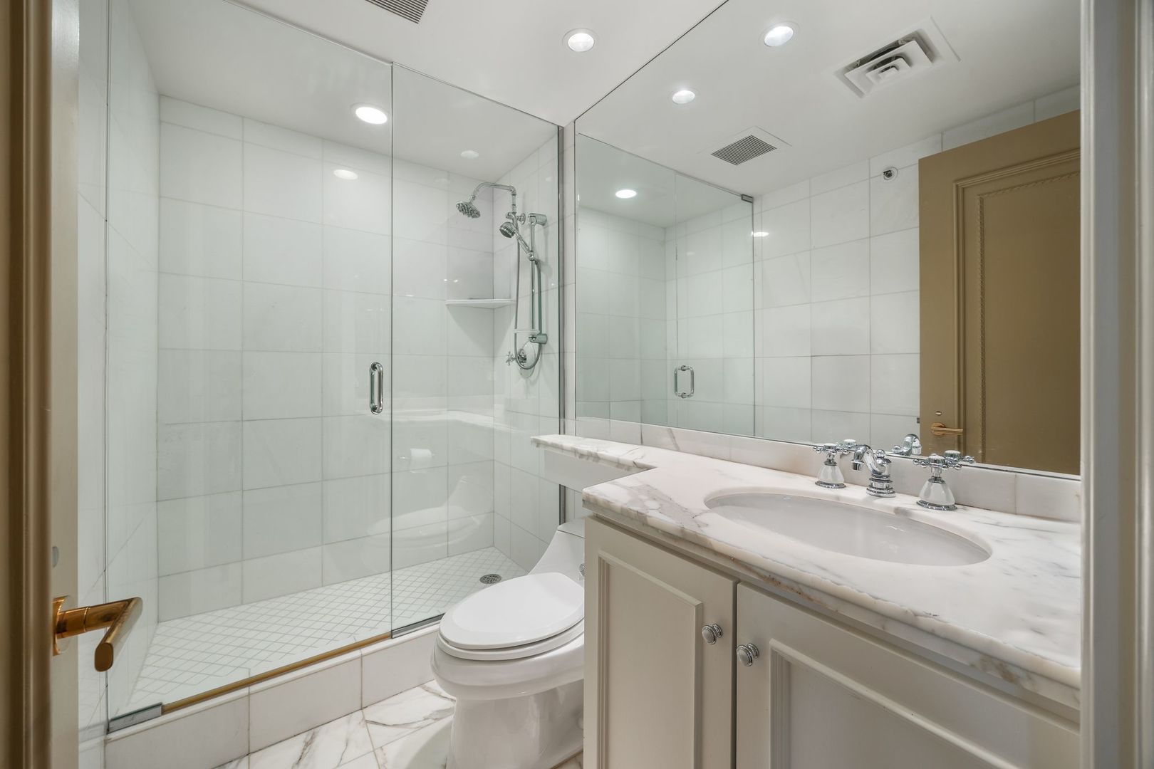 132 E Delaware Place Unit: 5501
