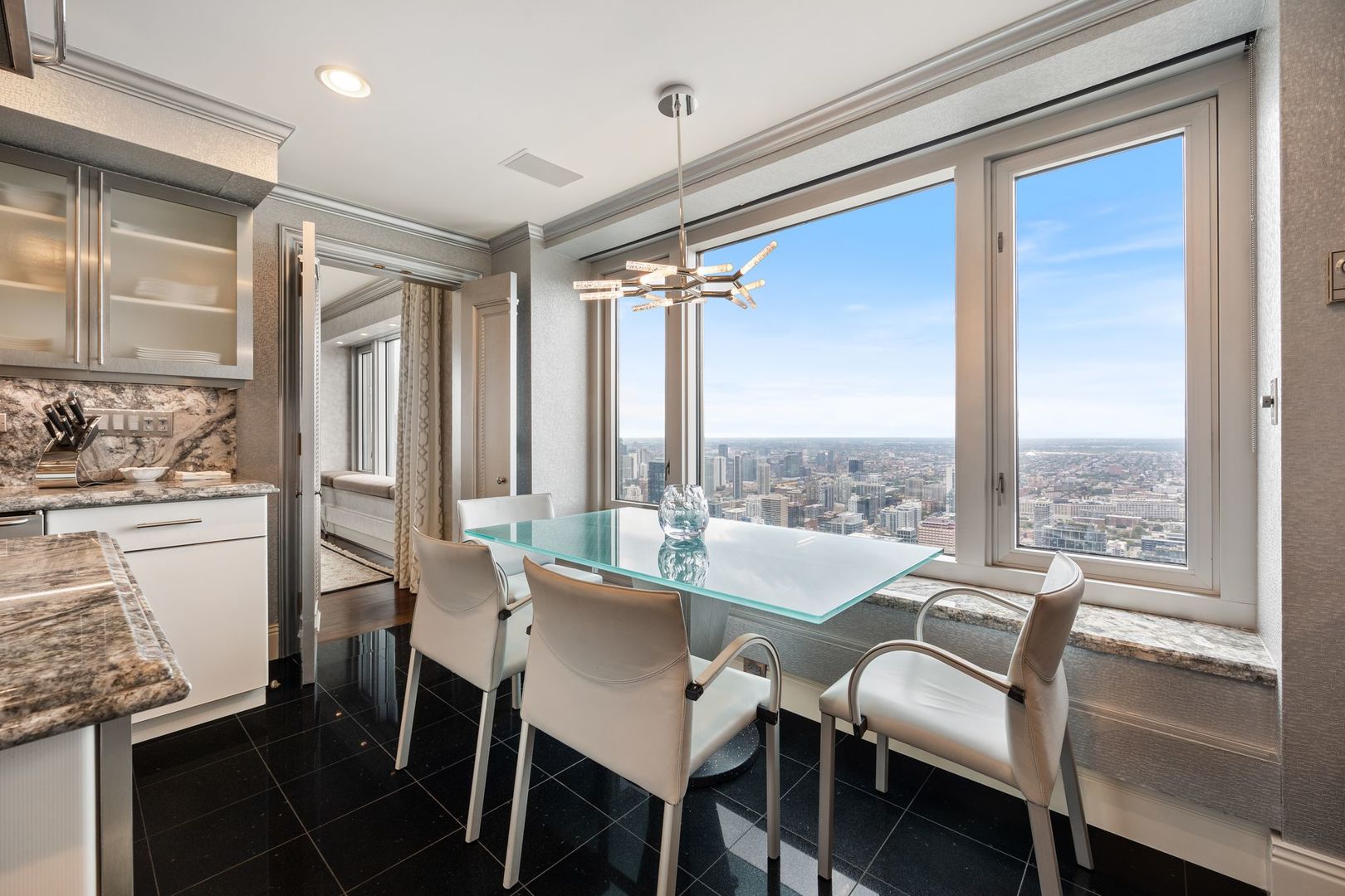 132 E Delaware Place Unit: 5501